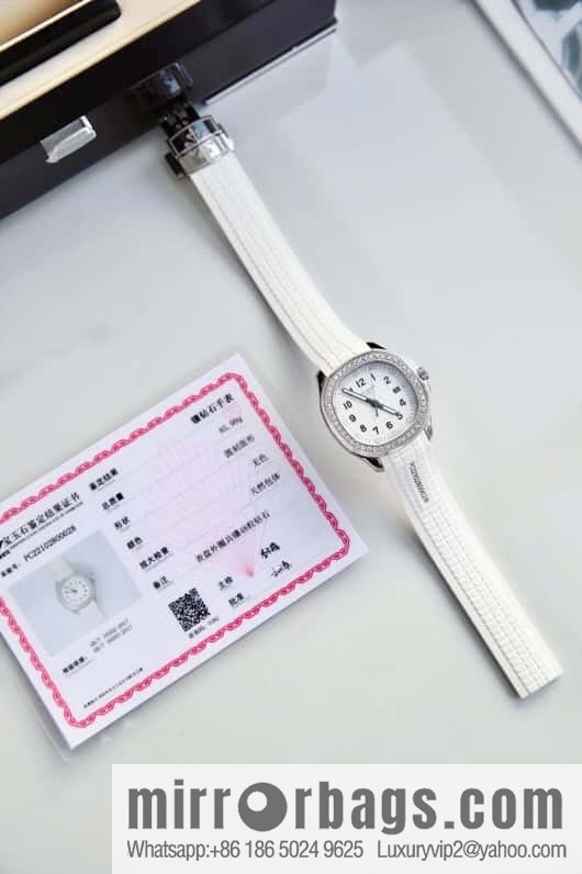 Exclusively launched, the new Patek Felix AQUANAUT series dial is inlaid with 48 vs2.0 real diamonds, about 1.2 carats, the original Swiss quartz movement, the watch size is 38mm