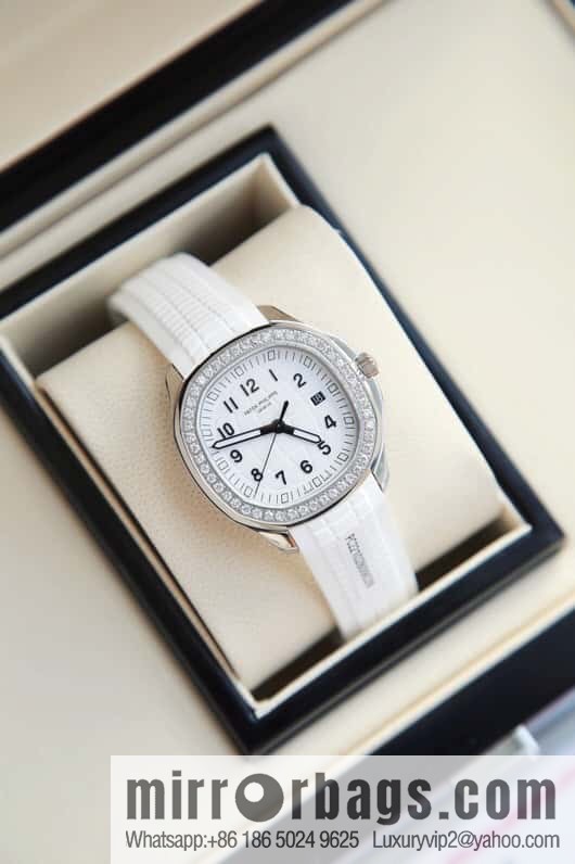 Exclusively launched, the new Patek Felix AQUANAUT series dial is inlaid with 48 vs2.0 real diamonds, about 1.2 carats, the original Swiss quartz movement, the watch size is 38mm