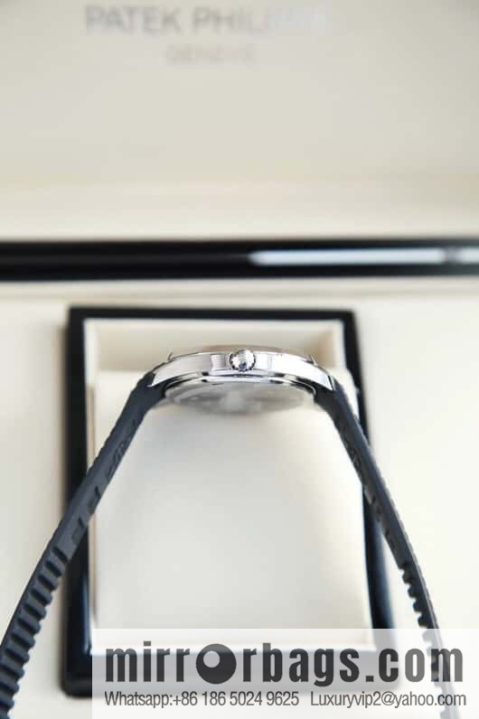 Exclusively launched, the new Patek Felix AQUANAUT series dial is inlaid with 48 vs2.0 real diamonds, about 1.2 carats, the original Swiss quartz movement, the watch size is 38mm