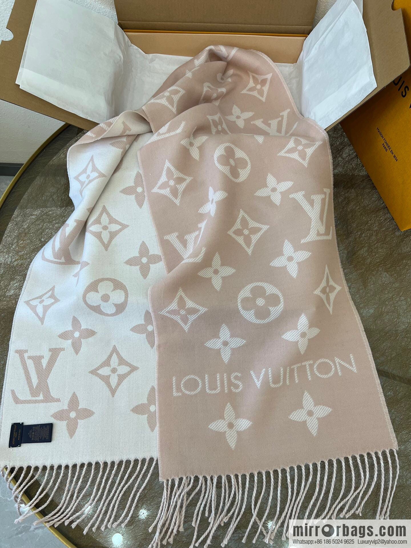LV Louis Vuitton Essential Letter Focusing Element 100% Wool Scarf