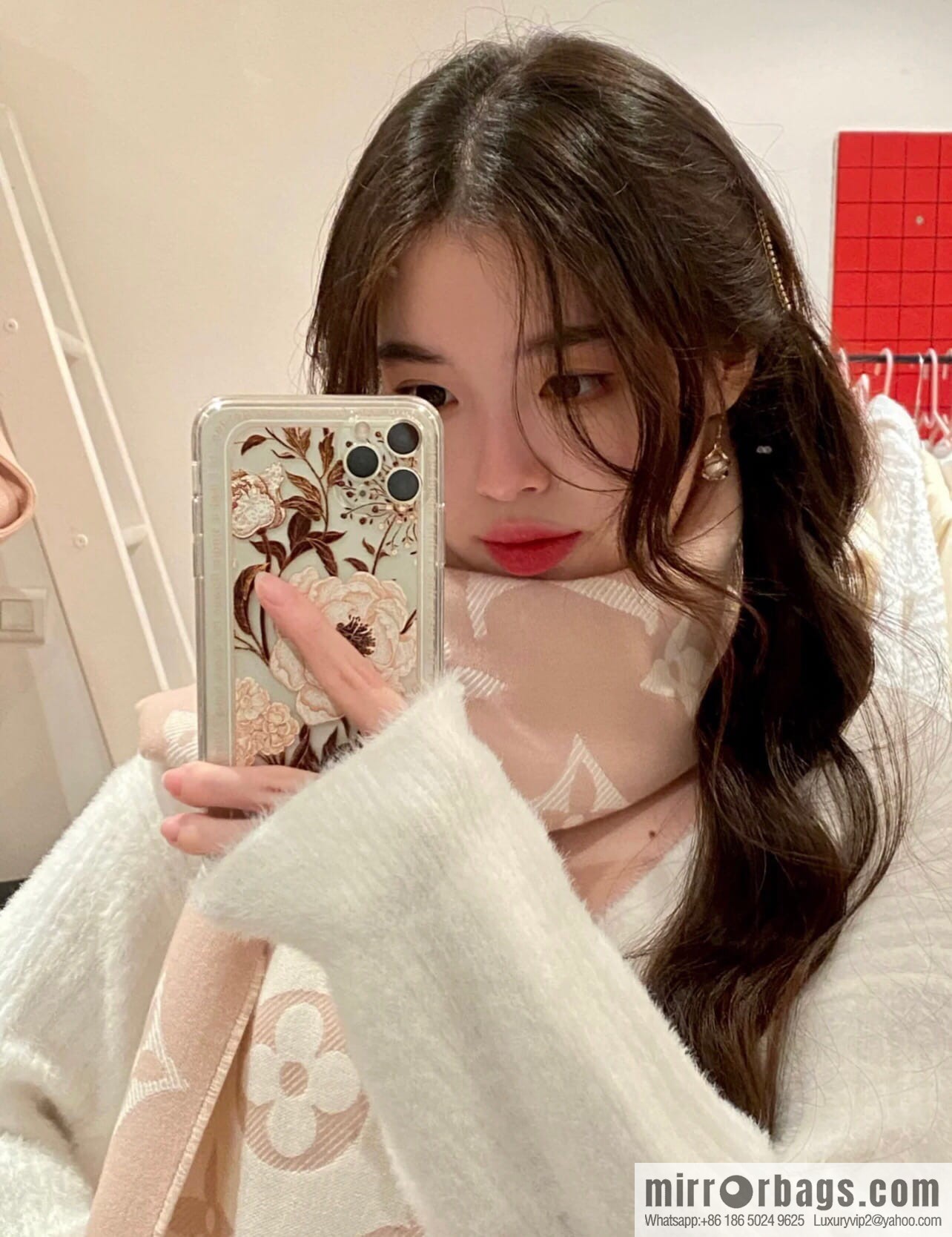 LV Louis Vuitton Essential Letter Focusing Element 100% Wool Scarf