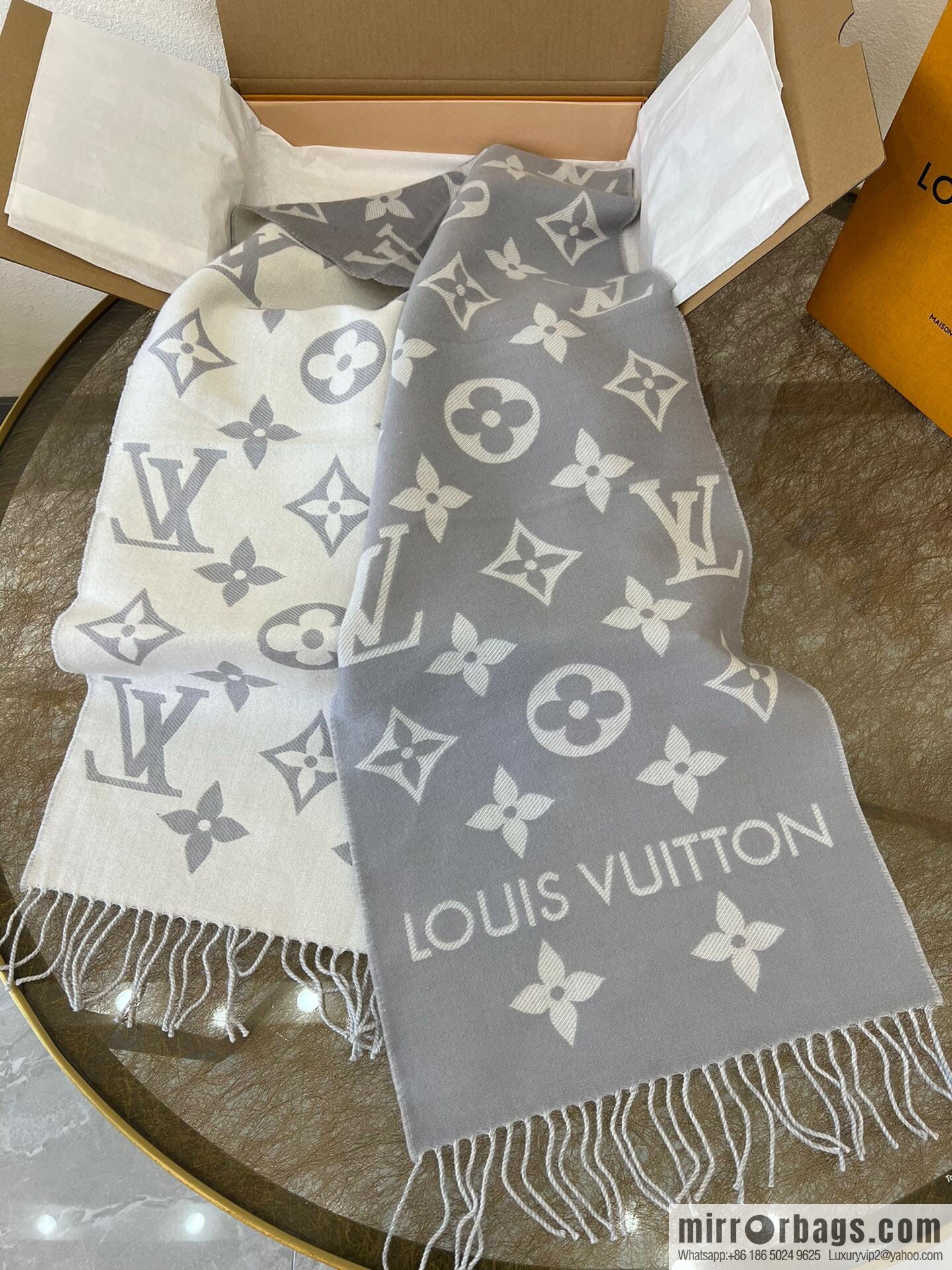 LV Louis Vuitton Essential Letter Focusing Element 100% Wool Scarf