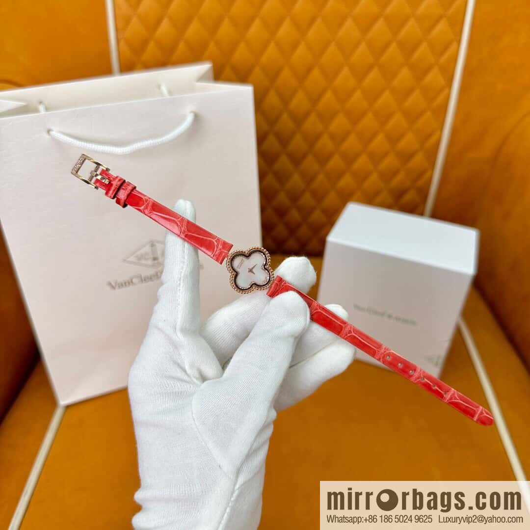 Van Cleef & Arpels ALHAMBRA series, model: VCARO8WSOO original Swiss quartz movement of the same model