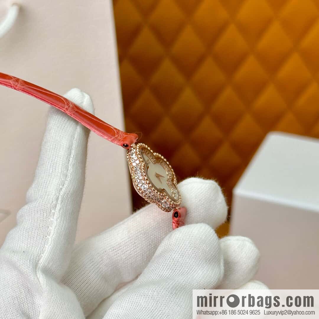 Van Cleef & Arpels ALHAMBRA series, model: VCARO8WSOO original Swiss quartz movement of the same model