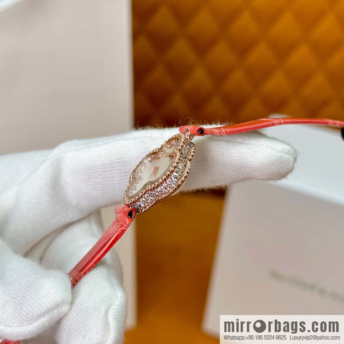 Van Cleef & Arpels ALHAMBRA series, model: VCARO8WSOO original Swiss quartz movement of the same model