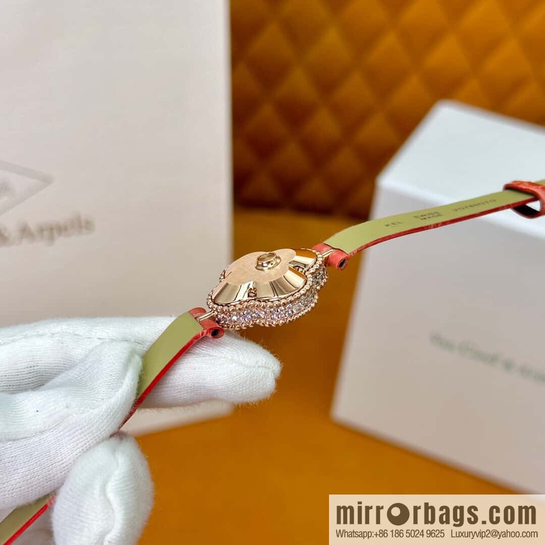 Van Cleef & Arpels ALHAMBRA series, model: VCARO8WSOO original Swiss quartz movement of the same model