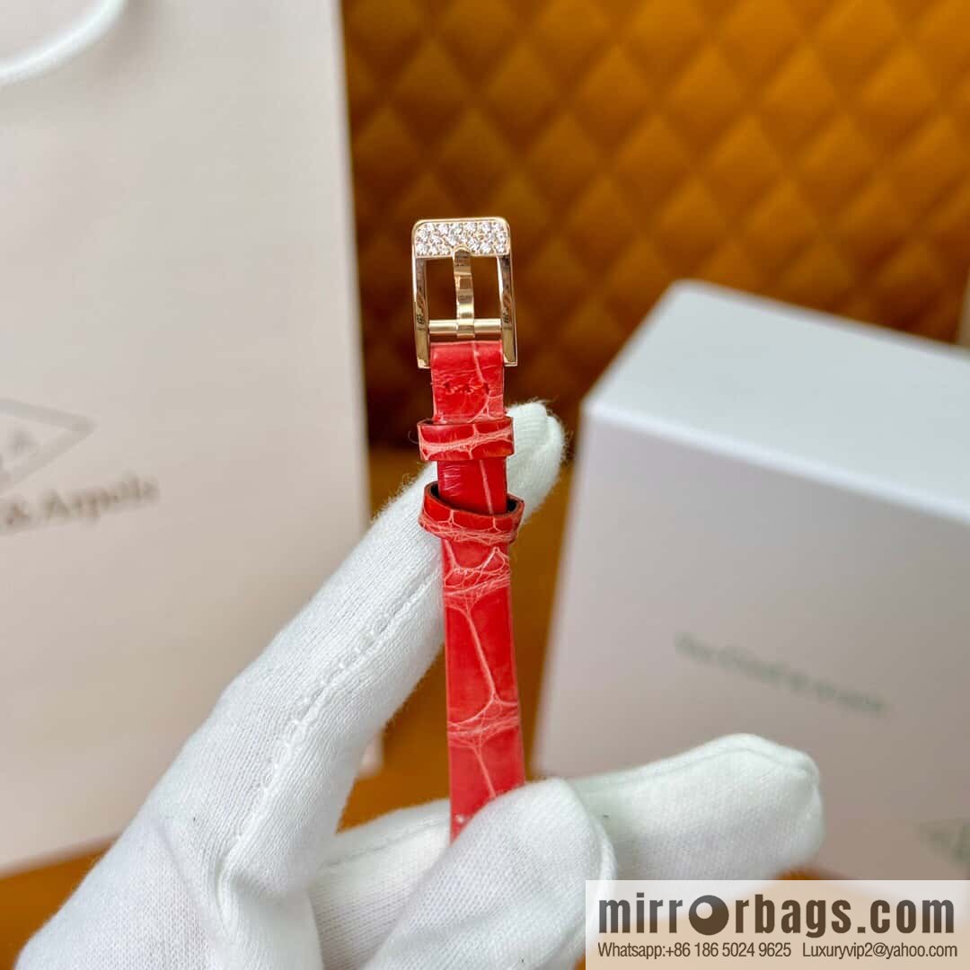 Van Cleef & Arpels ALHAMBRA series, model: VCARO8WSOO original Swiss quartz movement of the same model