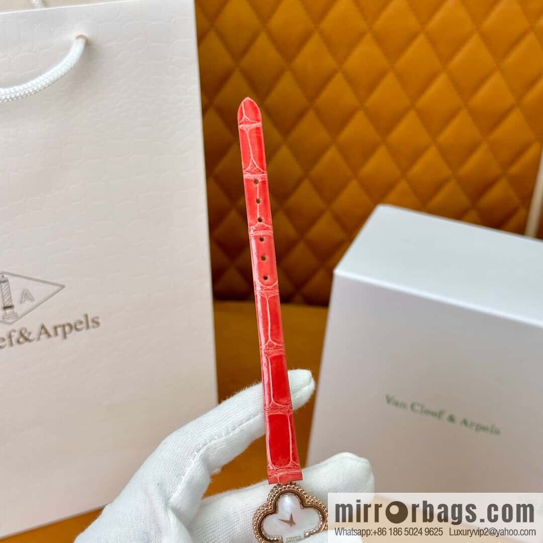 Van Cleef & Arpels ALHAMBRA series, model: VCARO8WSOO original Swiss quartz movement of the same model