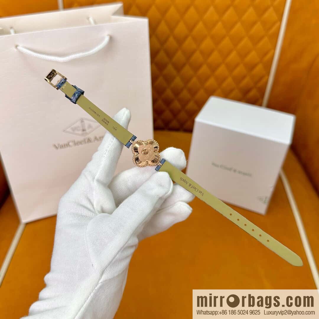 Van Cleef & Arpels ALHAMBRA series, model: VCARO8WSOO original Swiss quartz movement of the same model