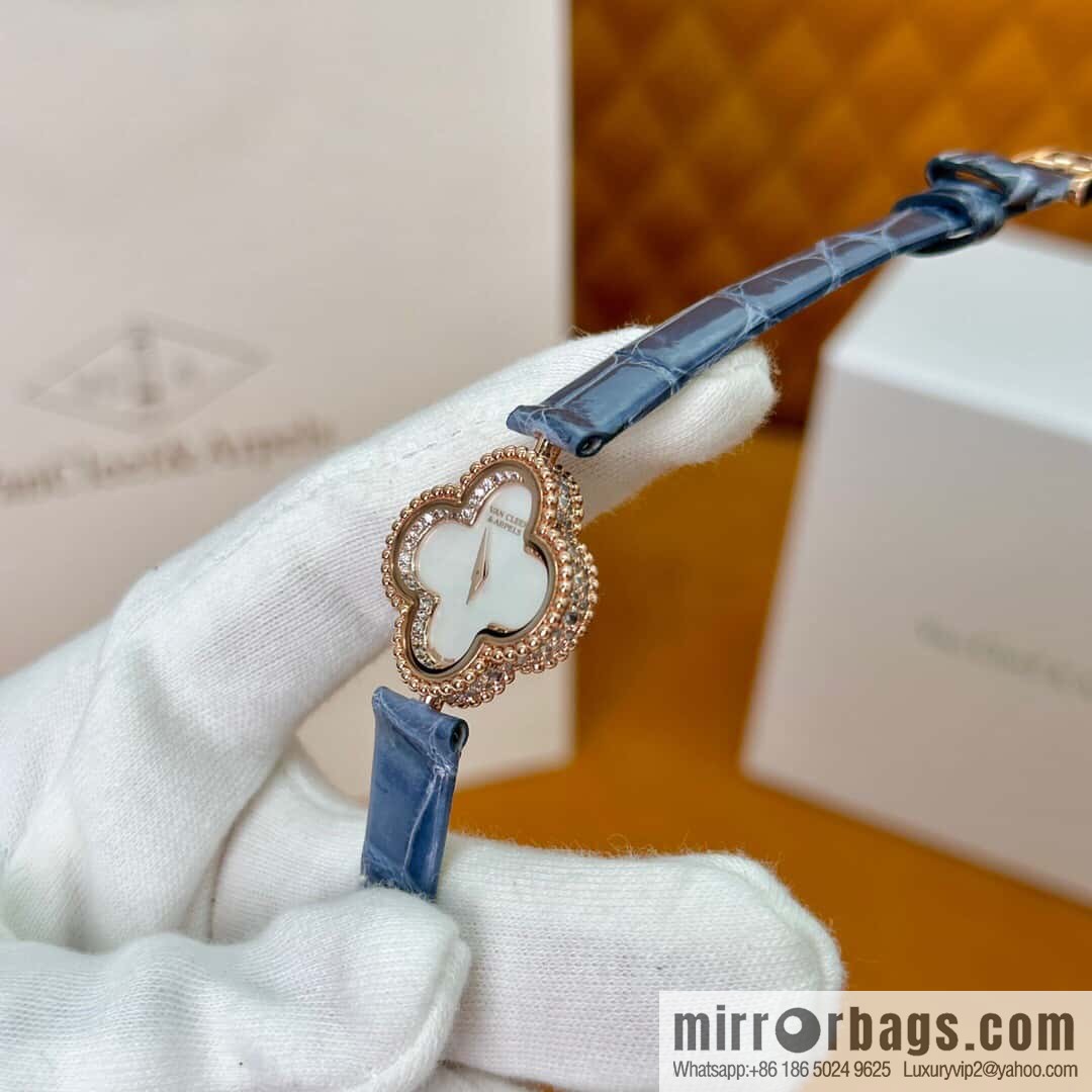 Van Cleef & Arpels ALHAMBRA series, model: VCARO8WSOO original Swiss quartz movement of the same model