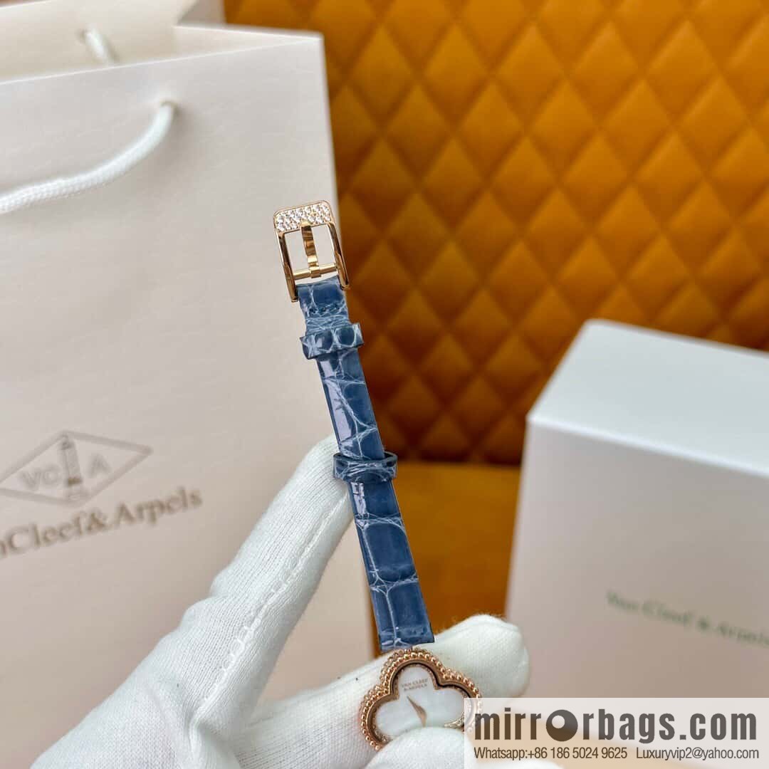 Van Cleef & Arpels ALHAMBRA series, model: VCARO8WSOO original Swiss quartz movement of the same model