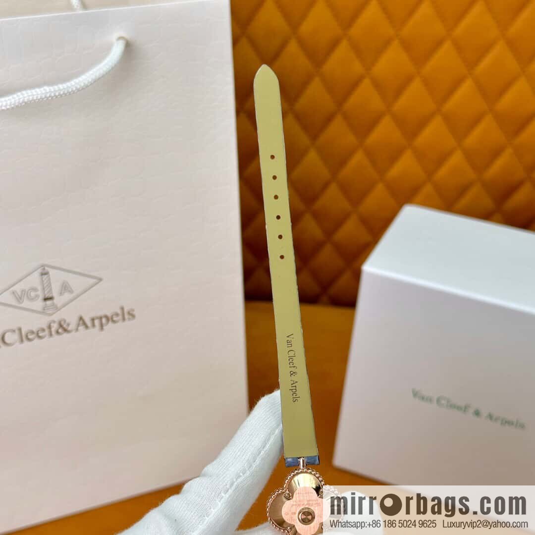 Van Cleef & Arpels ALHAMBRA series, model: VCARO8WSOO original Swiss quartz movement of the same model