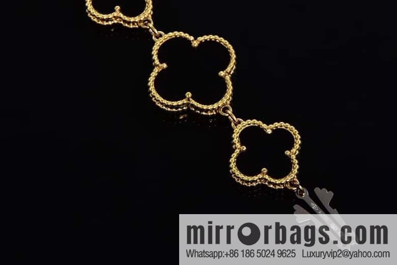 Van Cleef & Arpels -𝐕𝐚𝐧 𝐂𝐥𝐞𝐞𝐟 & 𝐀𝐫𝐩𝐞𝐥𝐬 Alhambra bracelet Swiss quartz watch