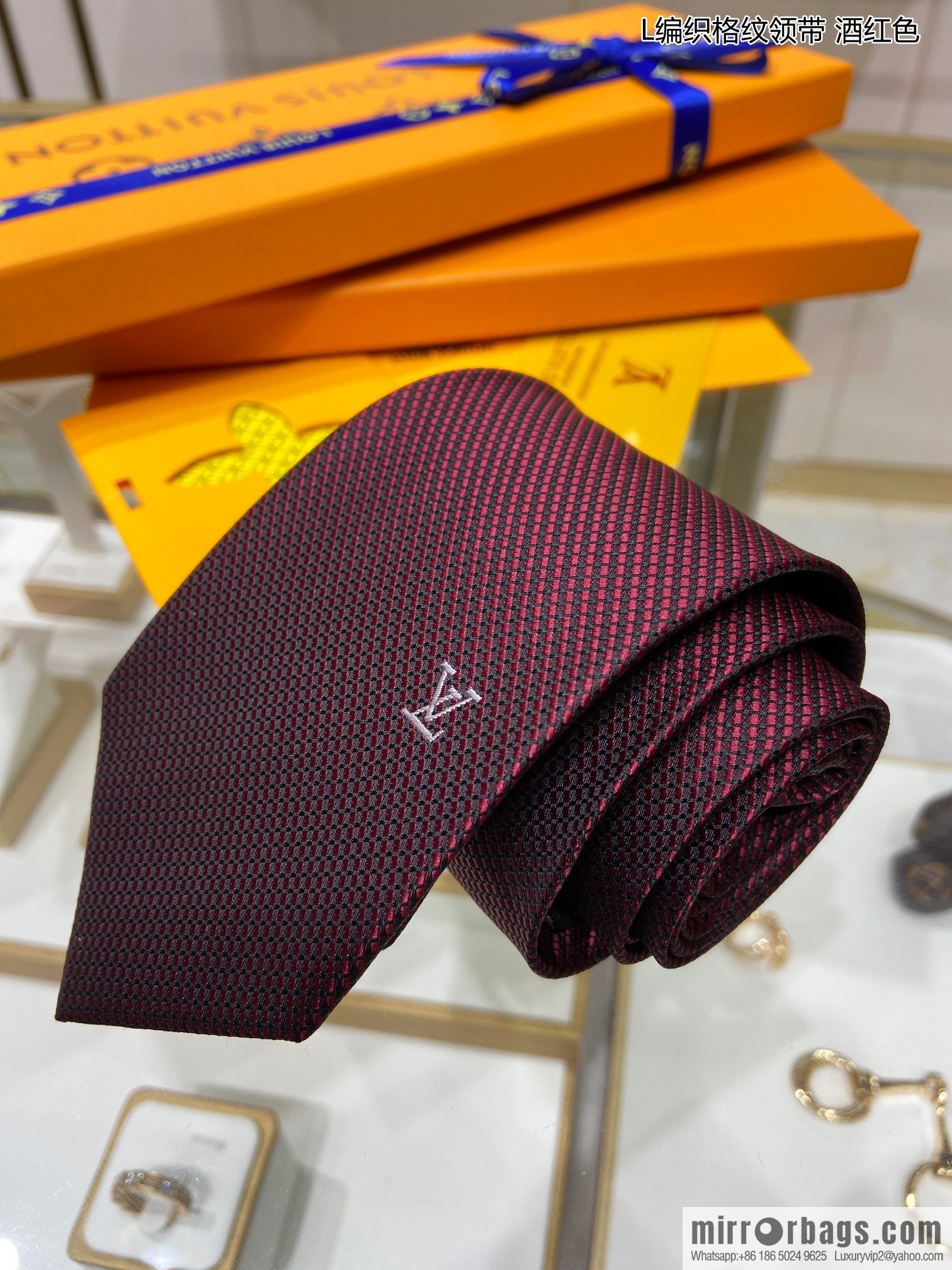 LV Louis Vuitton 100% Top Jacquard Silk Woven Checkered Tie