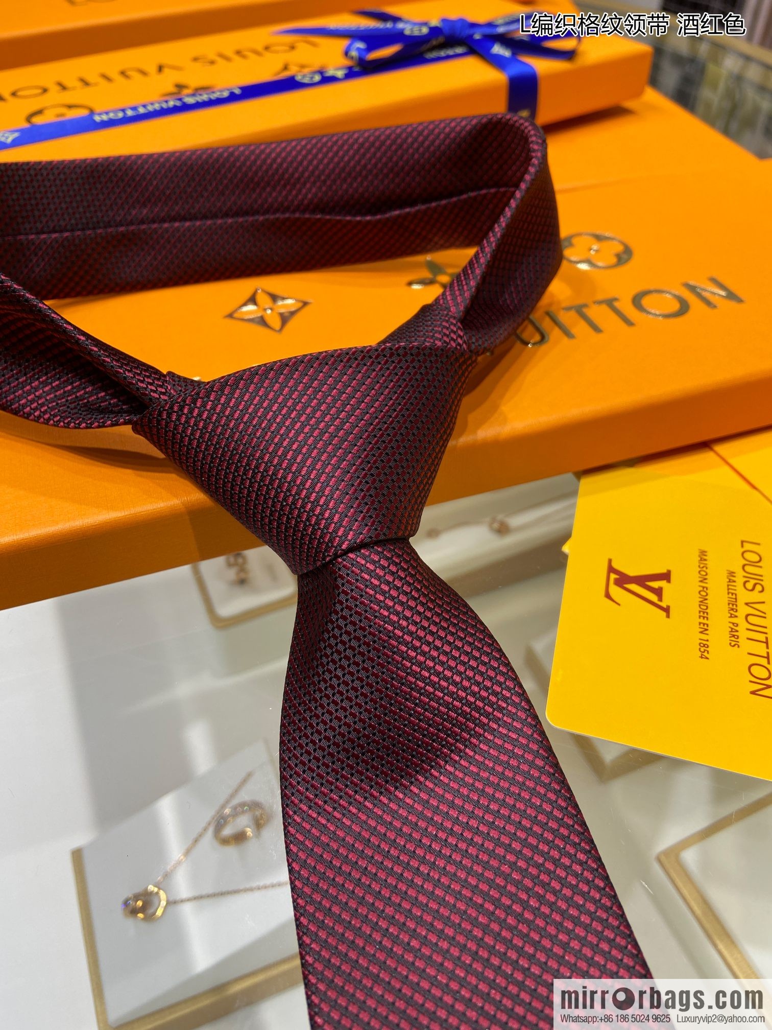 LV Louis Vuitton 100% Top Jacquard Silk Woven Checkered Tie