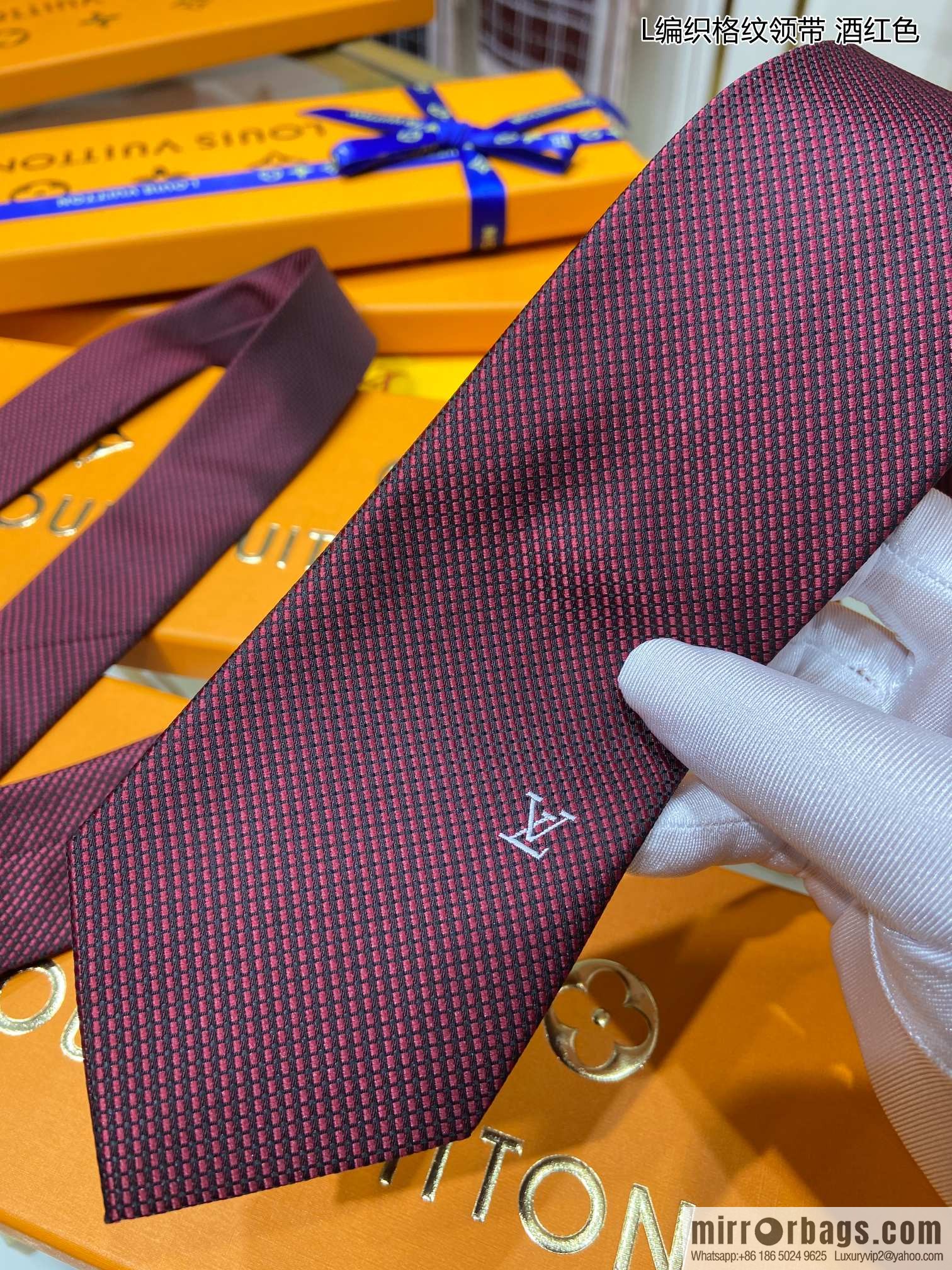 LV Louis Vuitton 100% Top Jacquard Silk Woven Checkered Tie