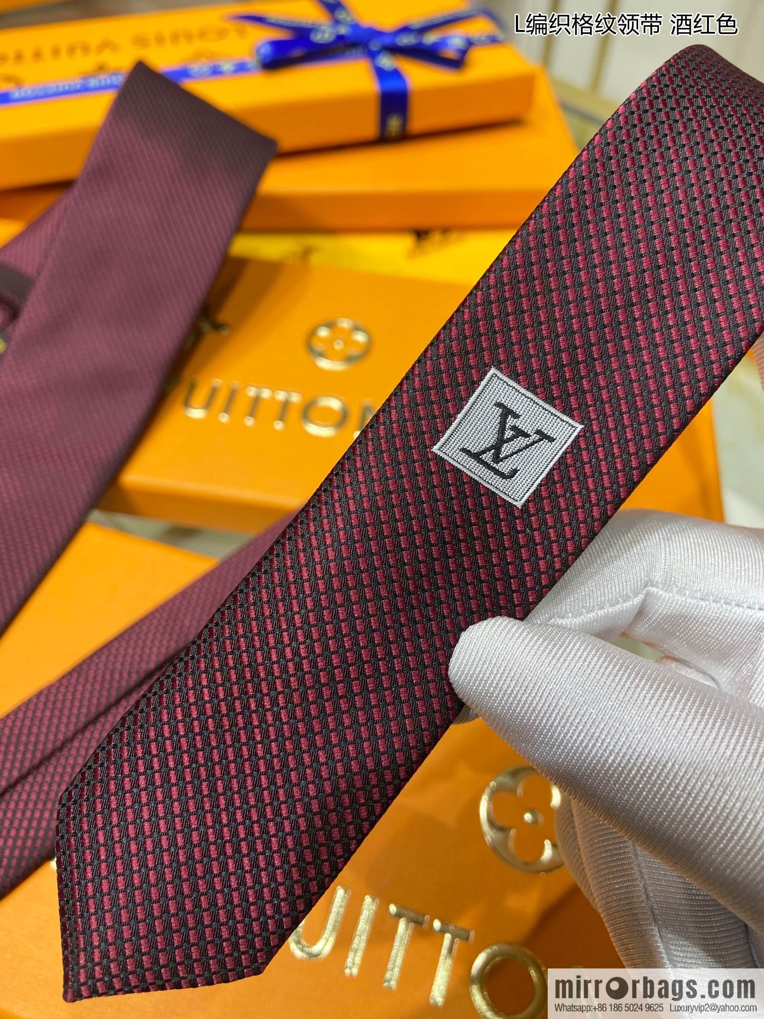 LV Louis Vuitton 100% Top Jacquard Silk Woven Checkered Tie