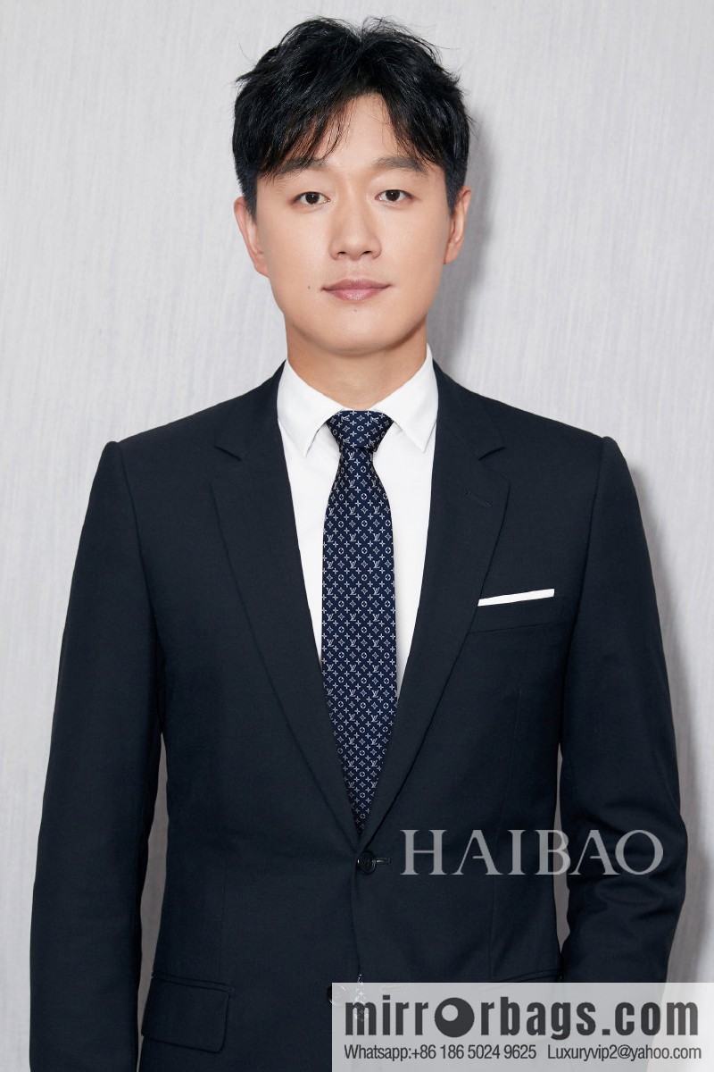 LV Louis Vuitton 100% Top Jacquard Silk Logo Tie