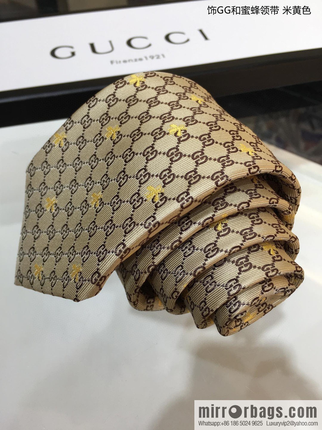GUCCI Gucci 100% Top Jacquard Silk GG and Bee Tie
