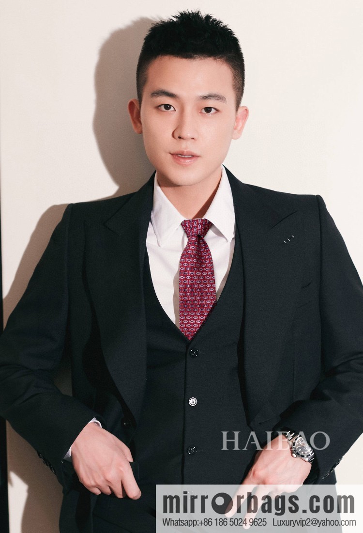 Hermes 100% Premium Twill Silk Anchor Chain Print Tie