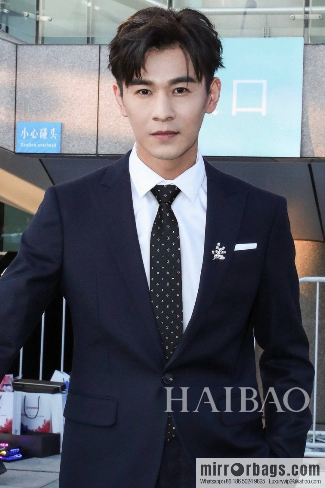 LV Louis Vuitton 100% Top Jacquard Silk Logo Tie