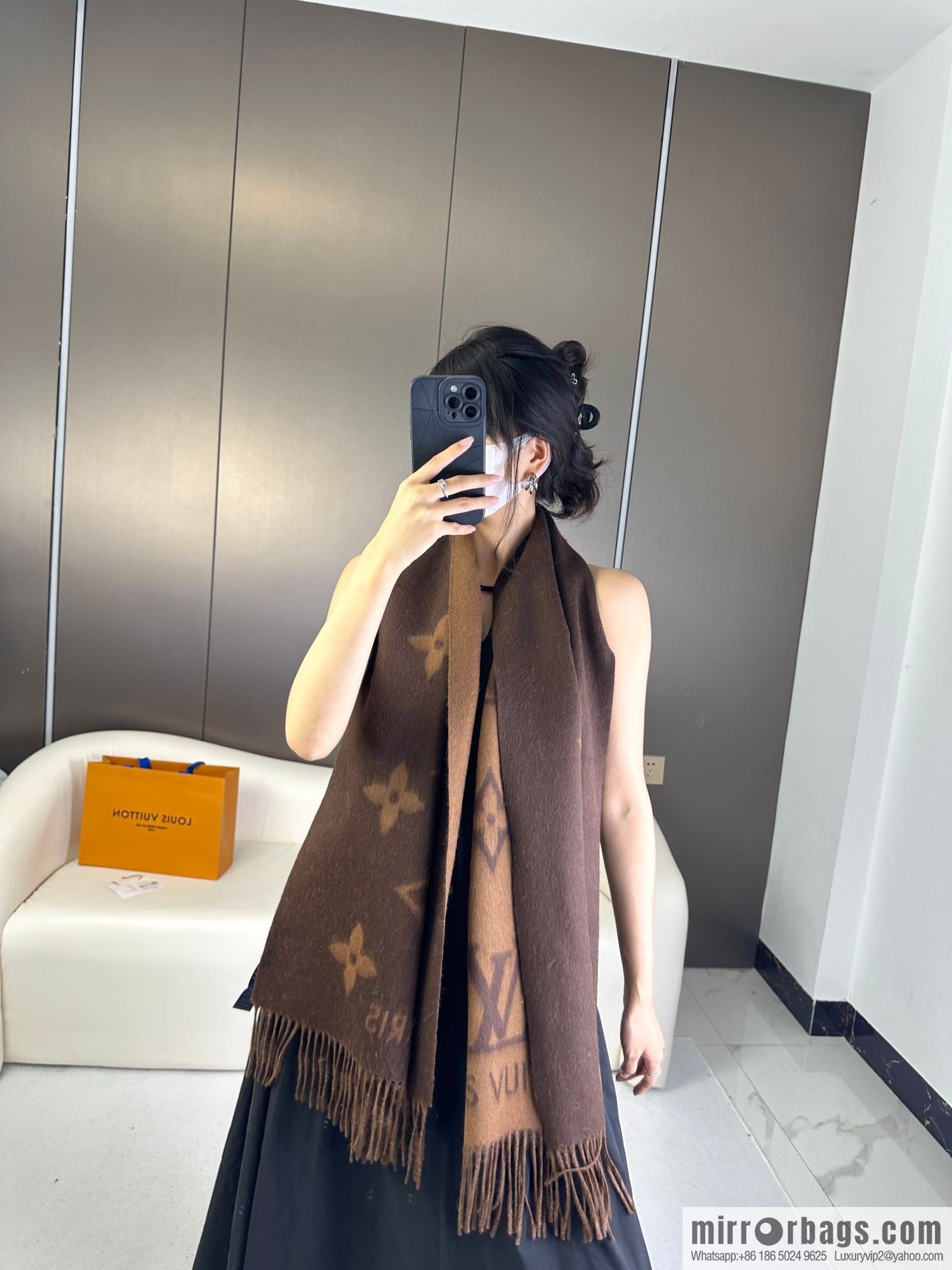 LV 𝑹𝒆𝒚𝒌𝒋𝒂𝒗𝒊𝒌 Double Sided Cashmere Scarf