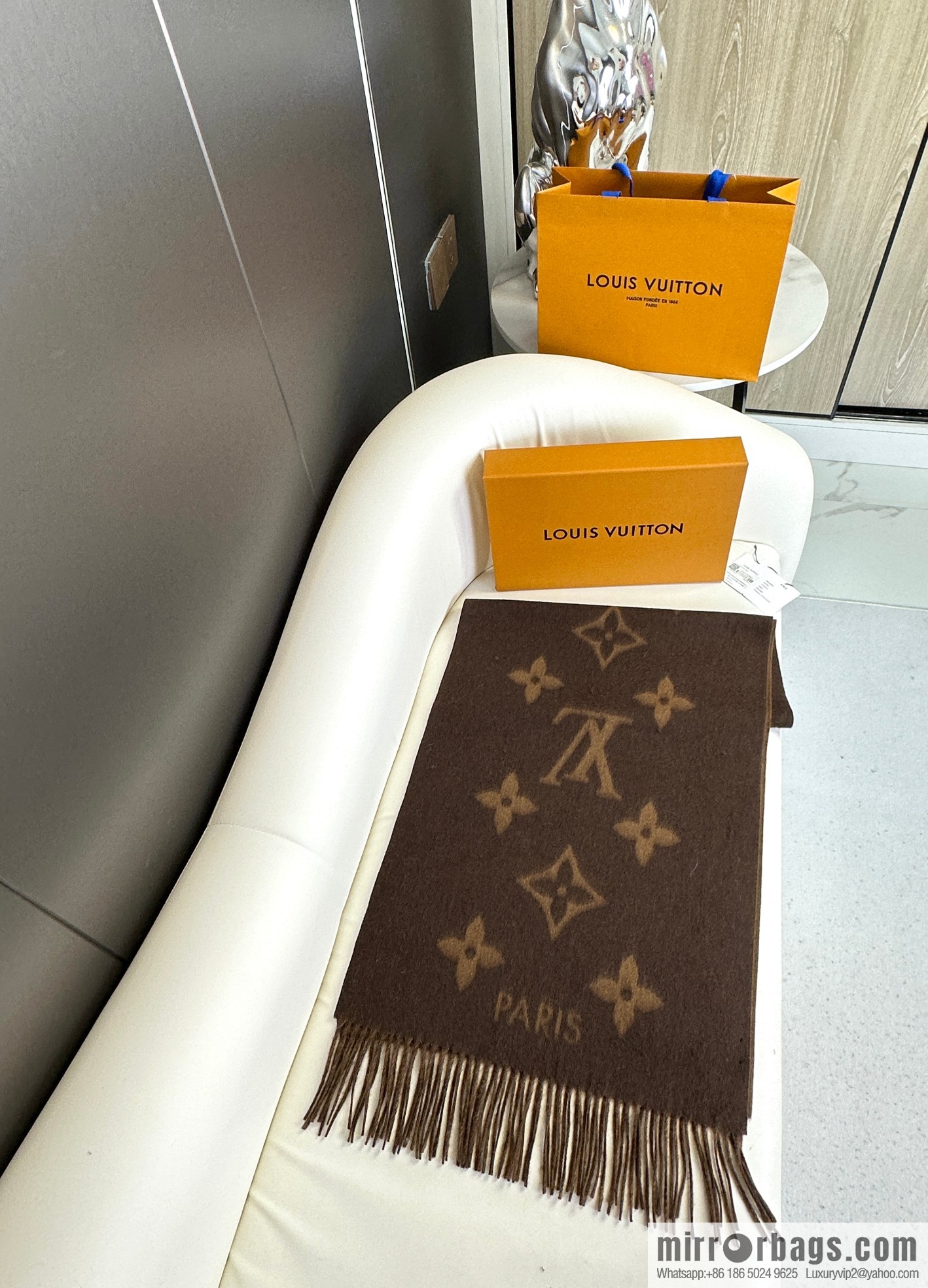 LV 𝑹𝒆𝒚𝒌𝒋𝒂𝒗𝒊𝒌 Double Sided Cashmere Scarf