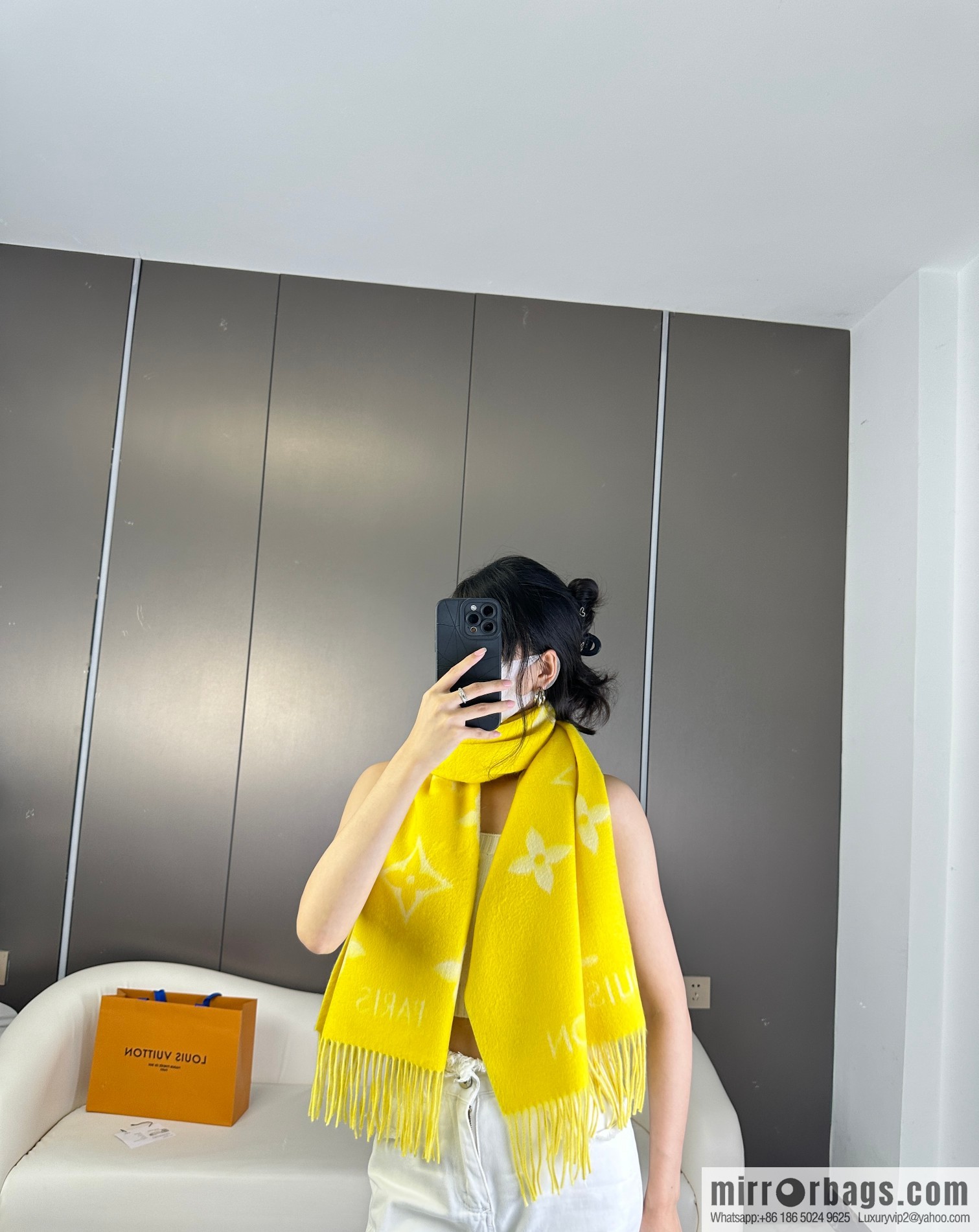 LV 𝑹𝒆𝒚𝒌𝒋𝒂𝒗𝒊𝒌 Double Sided Cashmere Scarf