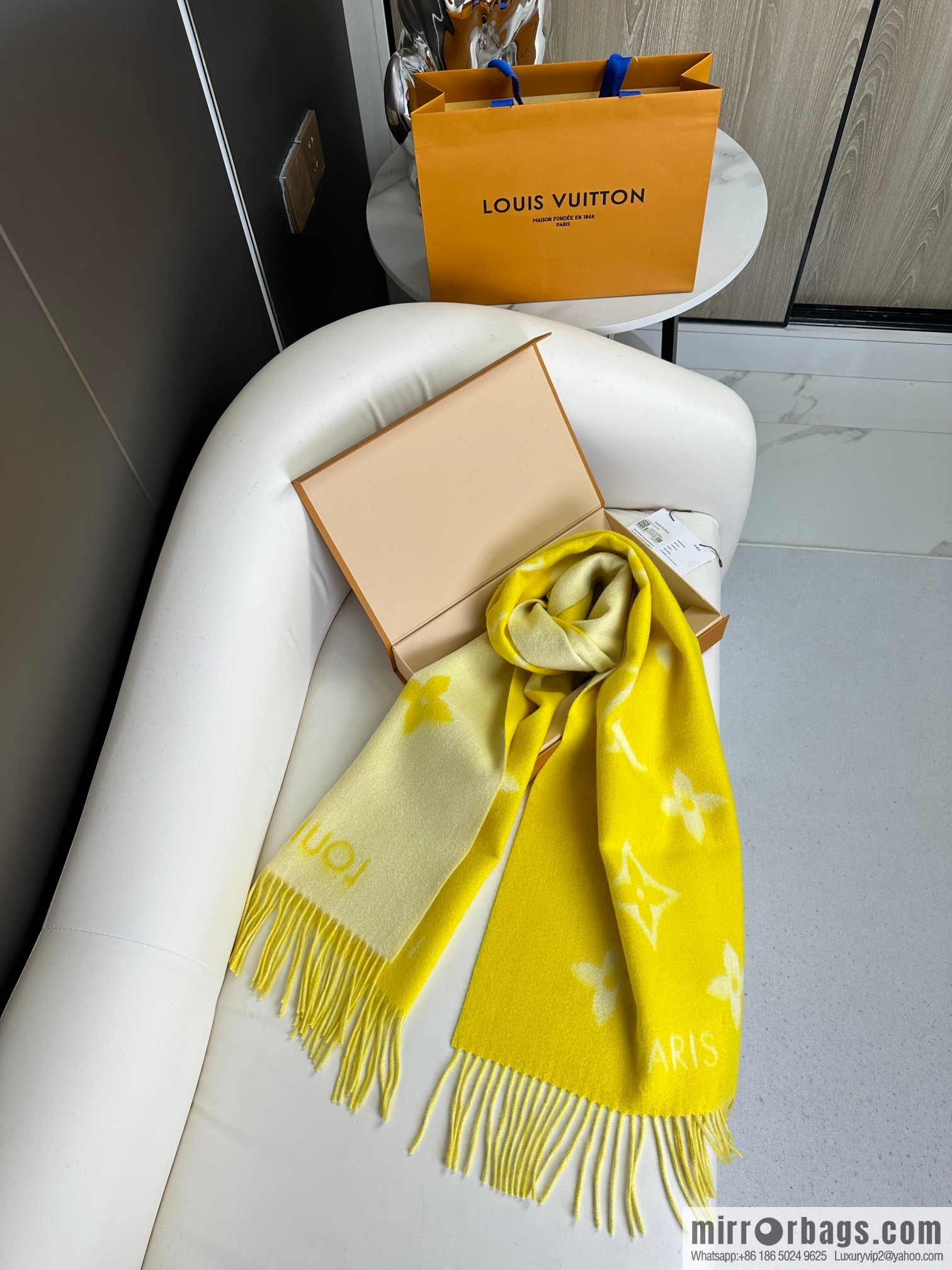 LV 𝑹𝒆𝒚𝒌𝒋𝒂𝒗𝒊𝒌 Double Sided Cashmere Scarf