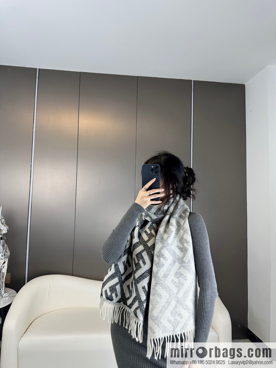 FENDI's latest [Roma] series, cashmere scarf