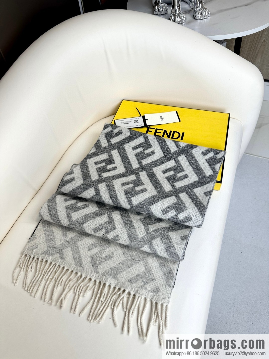 FENDI's latest [Roma] series, cashmere scarf