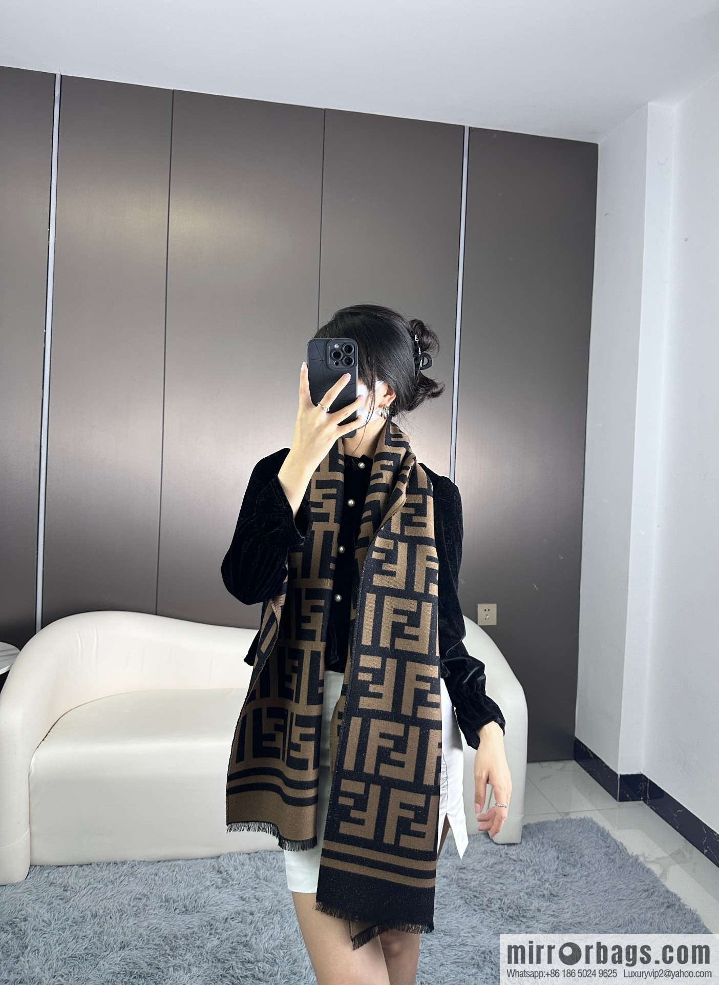 FENDI 2023 latest model, gold and silver thread, wool silk knitted scarf.