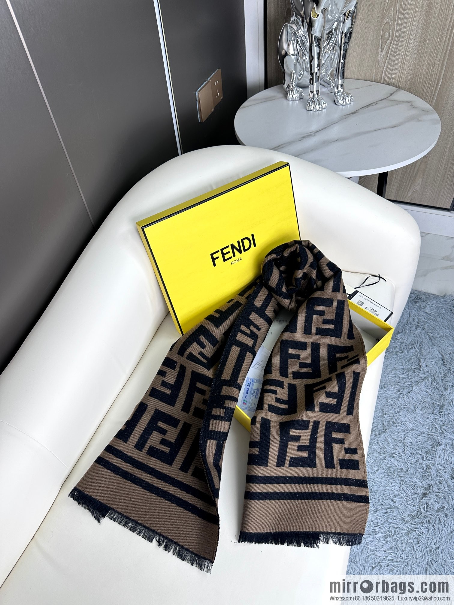 FENDI 2023 latest model, gold and silver thread, wool silk knitted scarf.