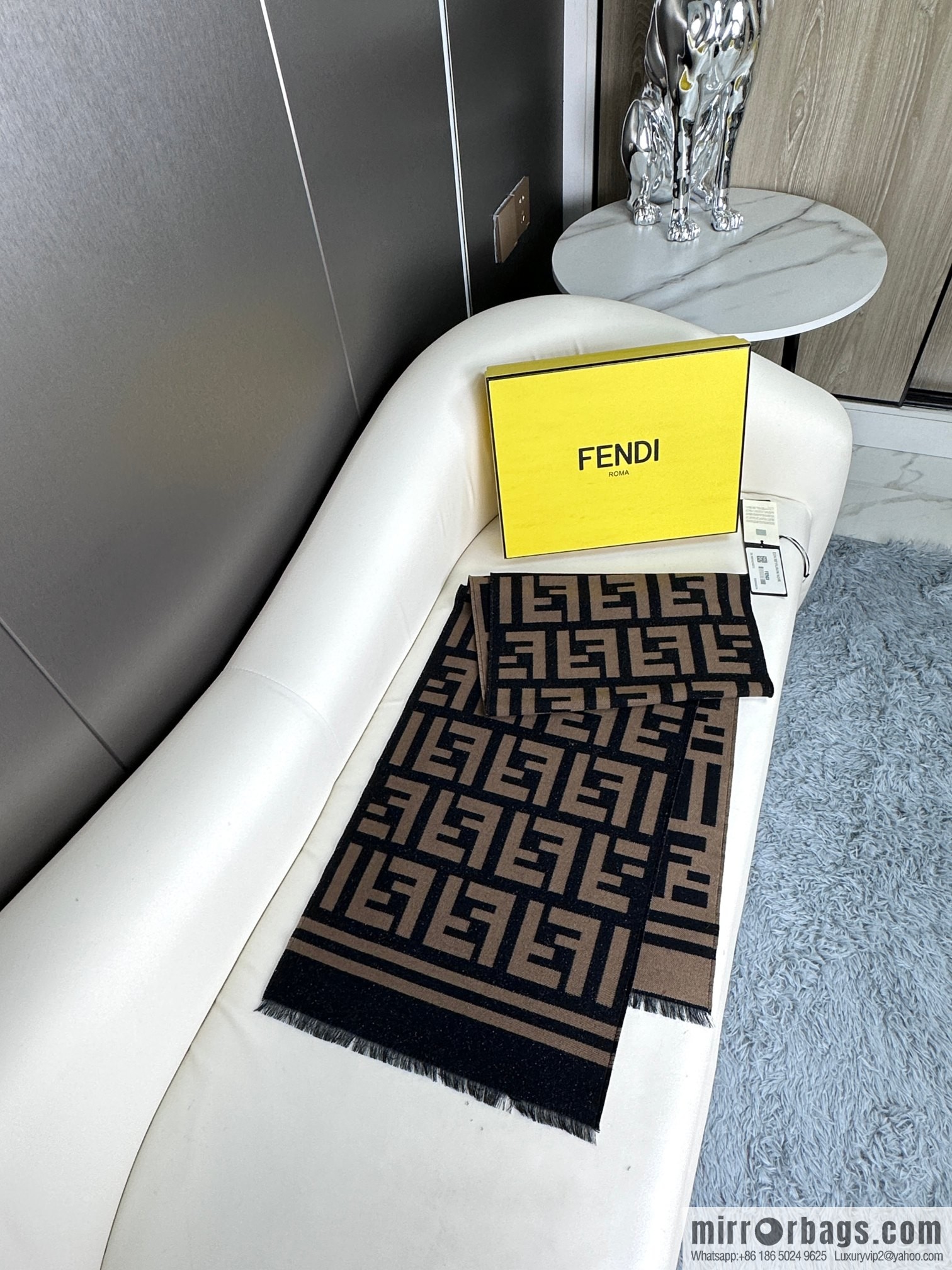 FENDI 2023 latest model, gold and silver thread, wool silk knitted scarf.