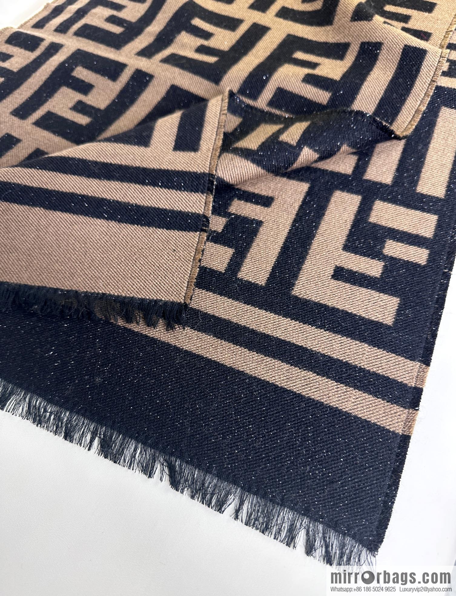 FENDI 2023 latest model, gold and silver thread, wool silk knitted scarf.