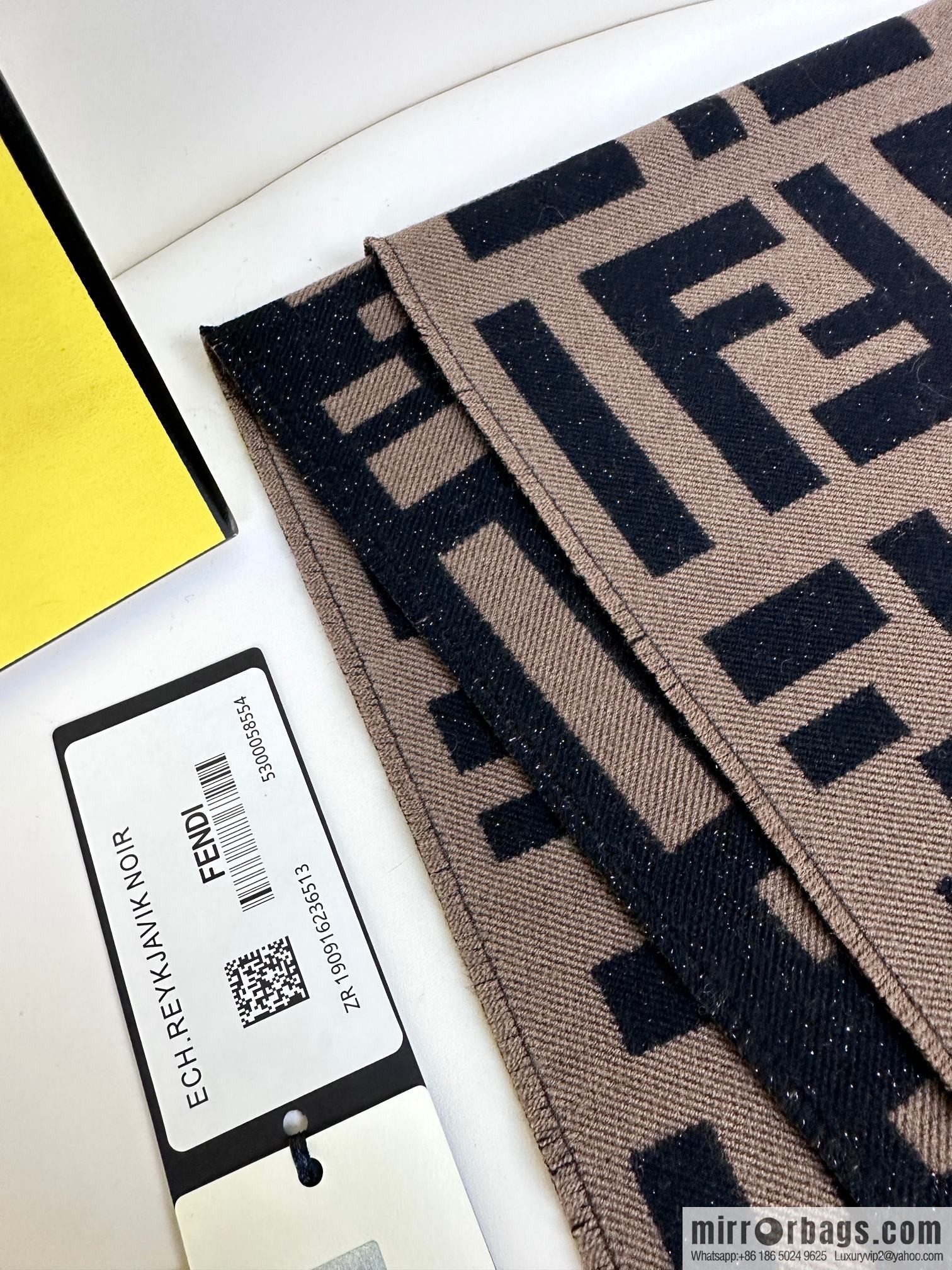 FENDI 2023 latest model, gold and silver thread, wool silk knitted scarf.