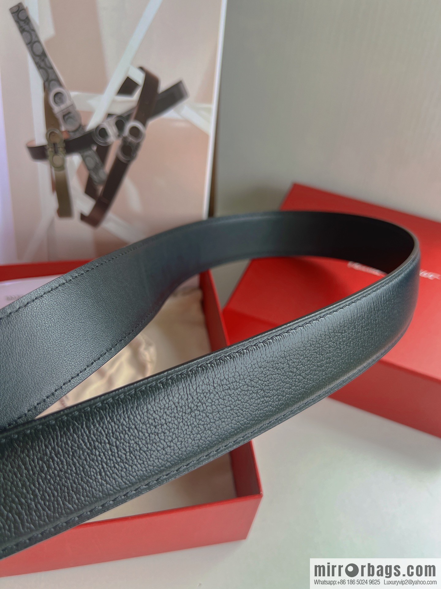 Ferragamo Ferragamo, a selection of high-quality materials for men's business 3.5cm belt