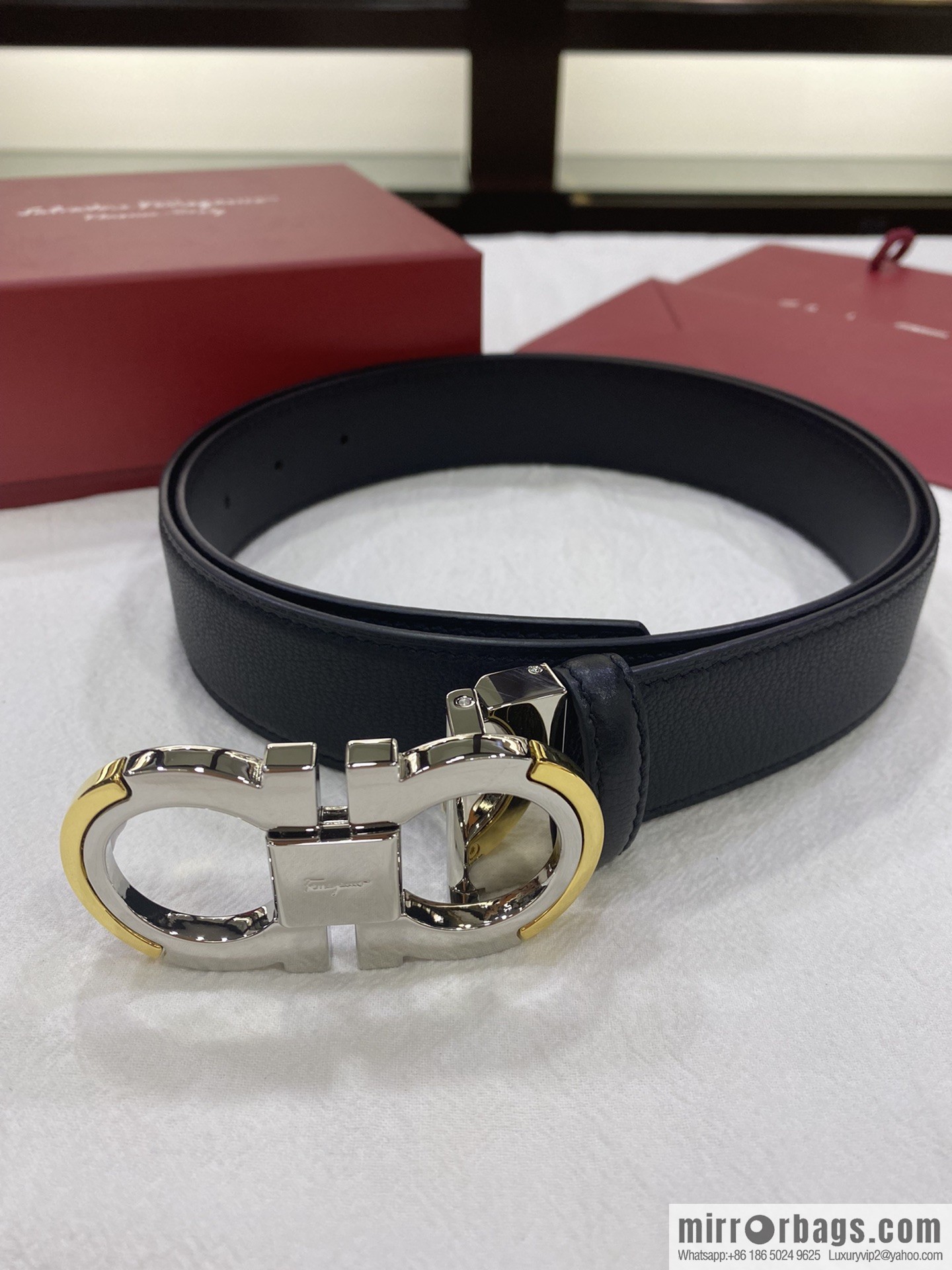 Ferragamo's new 3.5cm Gancio double-circle intercolored edge metal clip buckle, with the first layer of cowhide belt