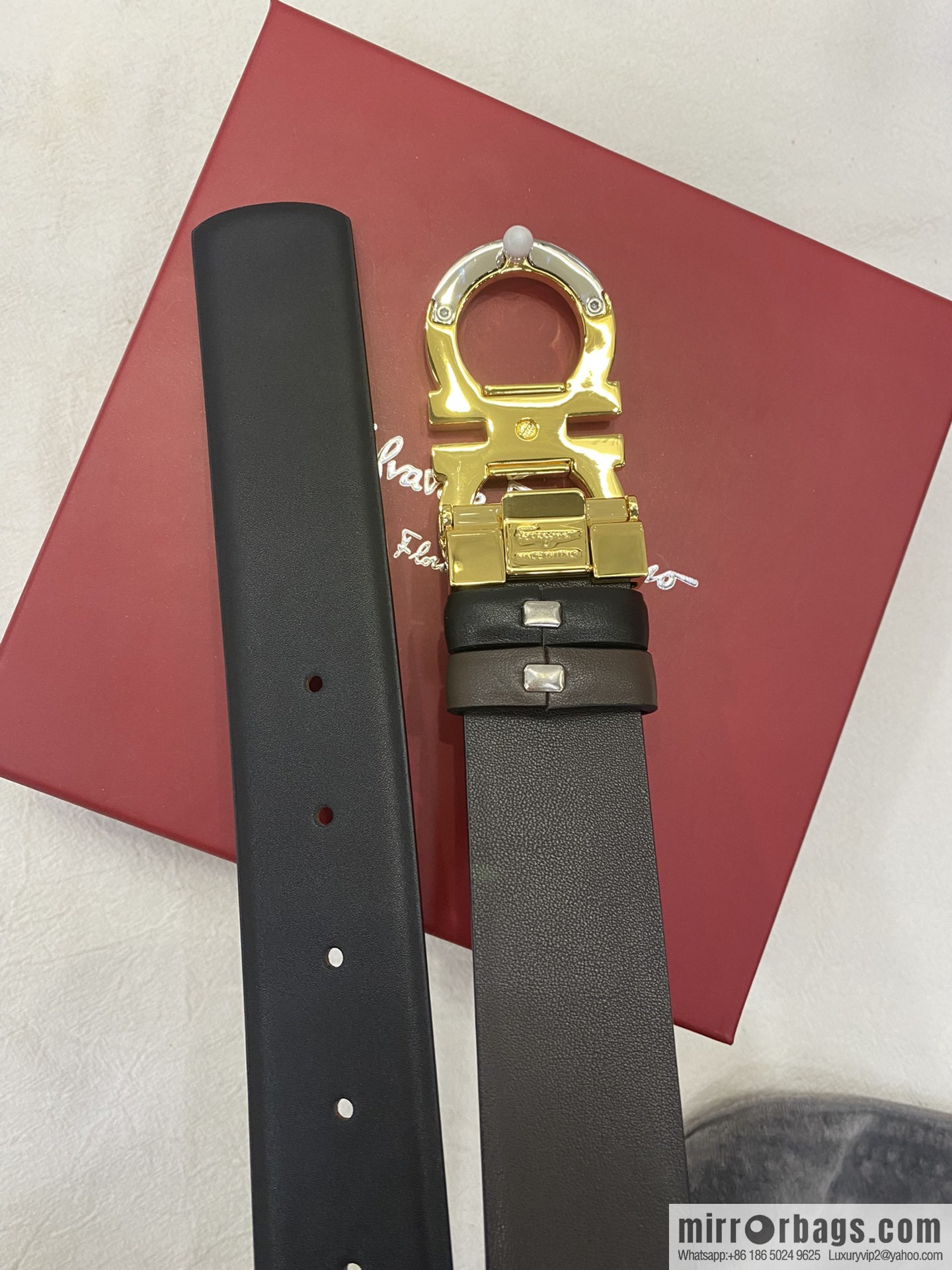 Ferragamo's new 3.5cm Gancio double-circle intercolored edge metal clip buckle, with the first layer of cowhide belt