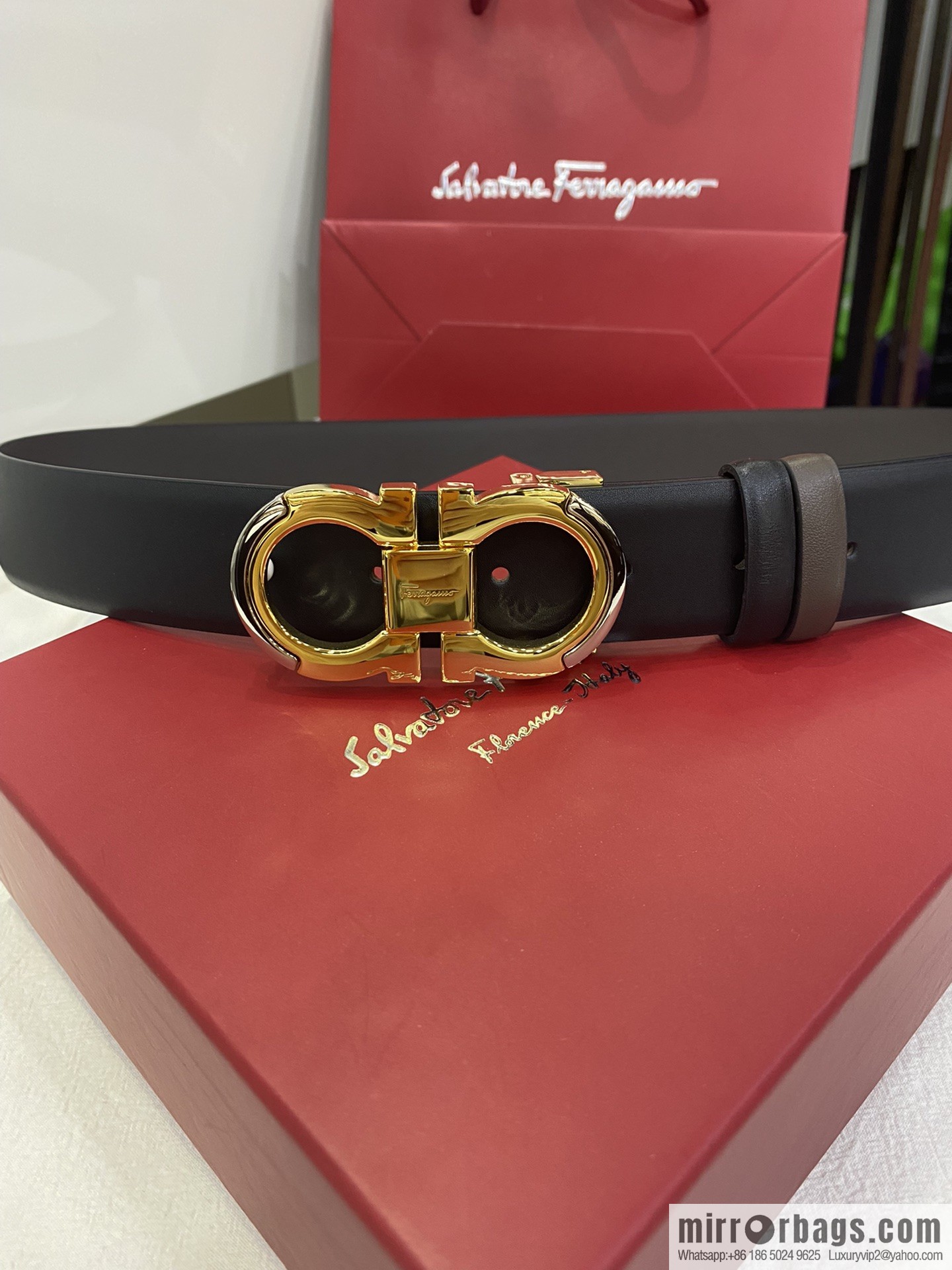 Ferragamo's new 3.5cm Gancio double-circle intercolored edge metal clip buckle, with the first layer of cowhide belt