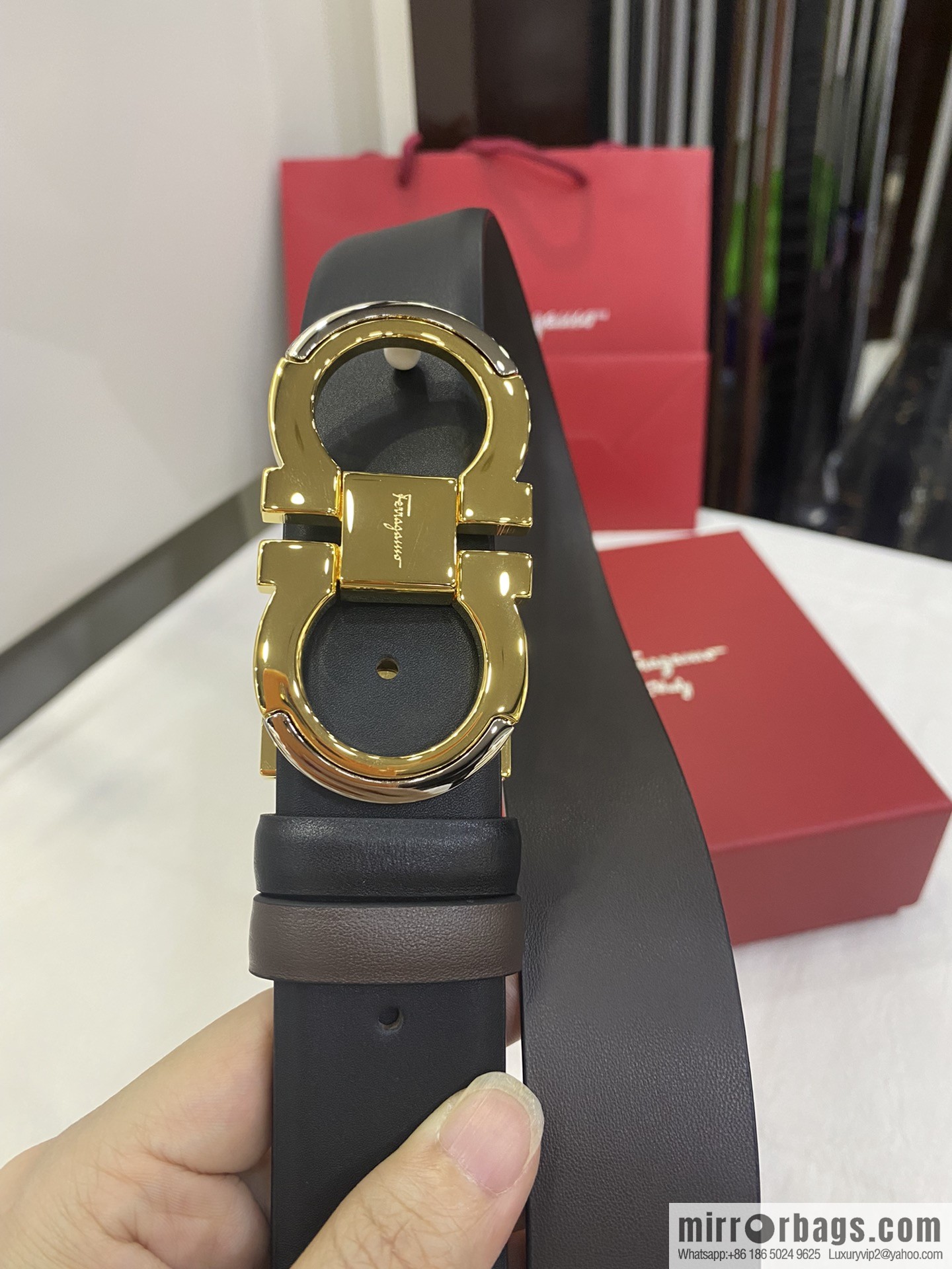 Ferragamo's new 3.5cm Gancio double-circle intercolored edge metal clip buckle, with the first layer of cowhide belt