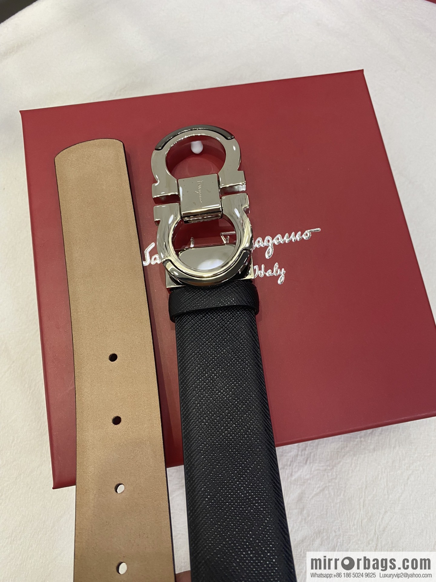 Ferragamo's new 3.5cm Gancio double-circle intercolored edge metal clip buckle, with the first layer of cowhide belt