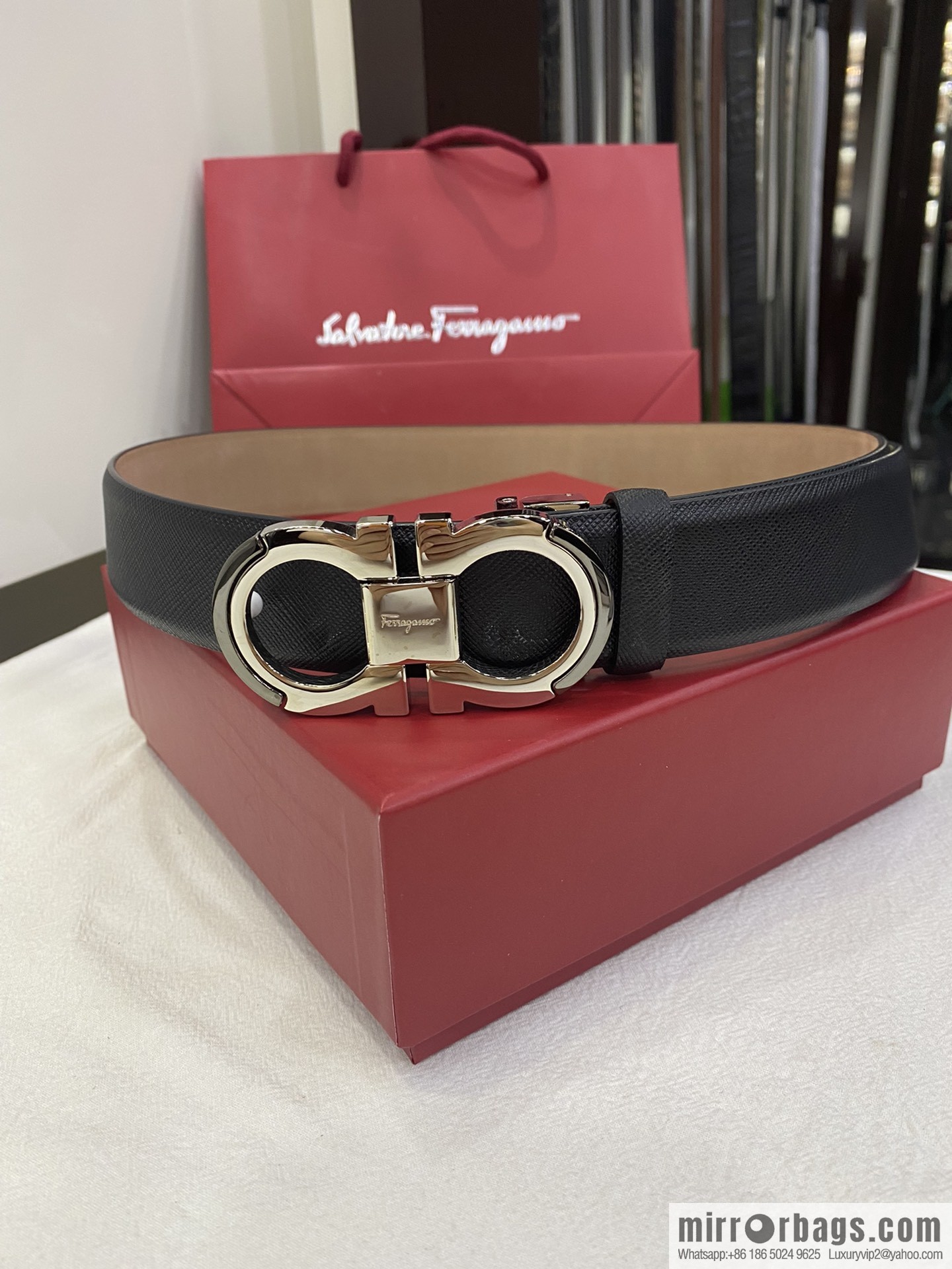 Ferragamo's new 3.5cm Gancio double-circle intercolored edge metal clip buckle, with the first layer of cowhide belt