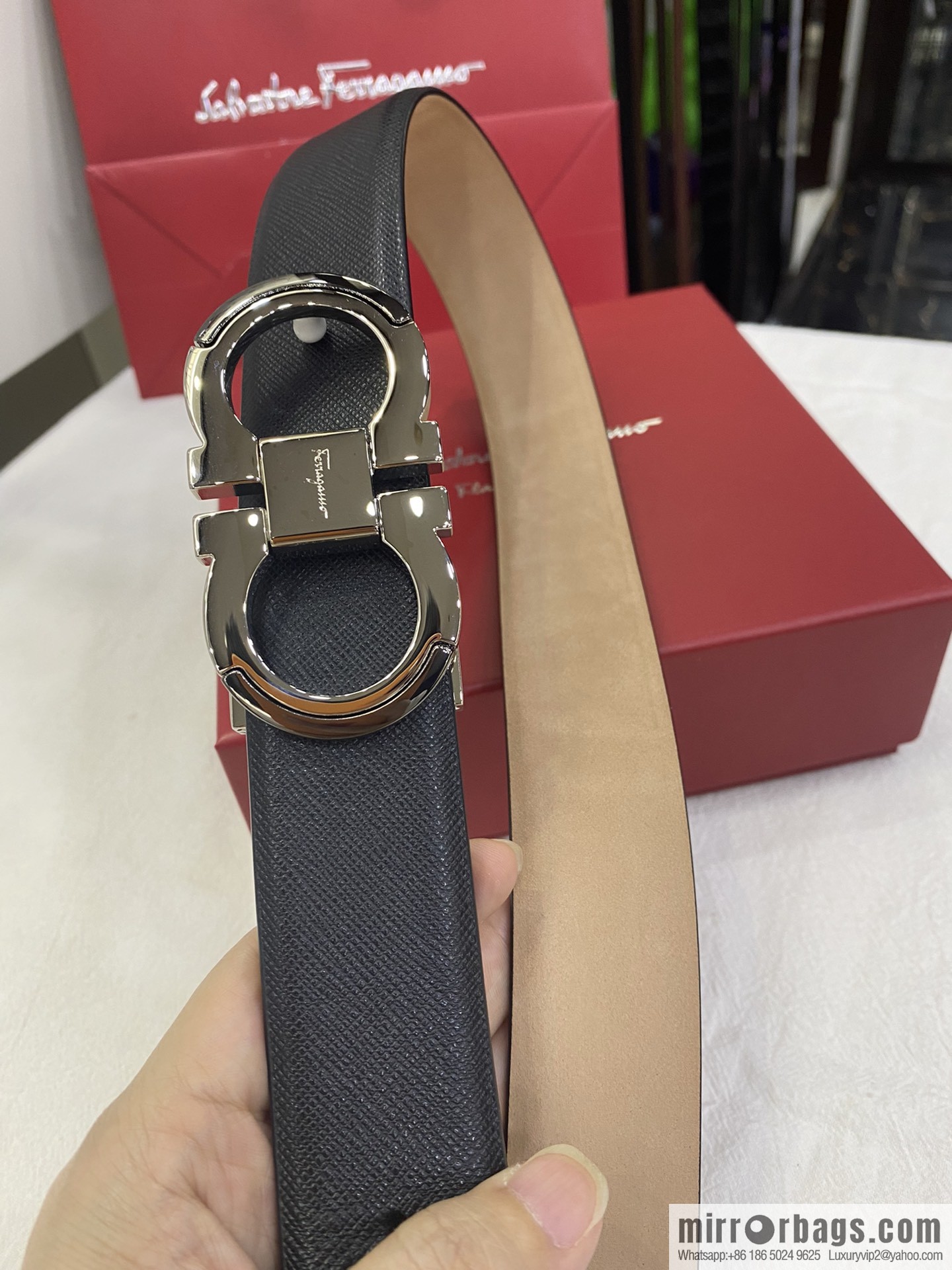 Ferragamo's new 3.5cm Gancio double-circle intercolored edge metal clip buckle, with the first layer of cowhide belt