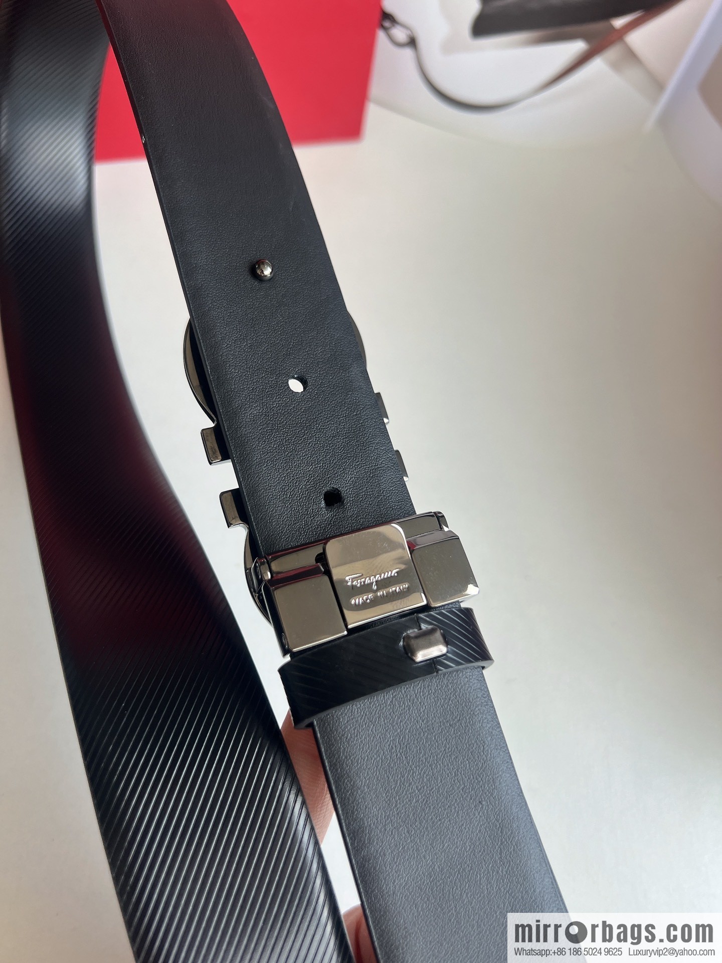 Ferragamo Ferragamo, first layer cowhide embossed pattern Gancini pattern metal buckle men's 3.5cm belt