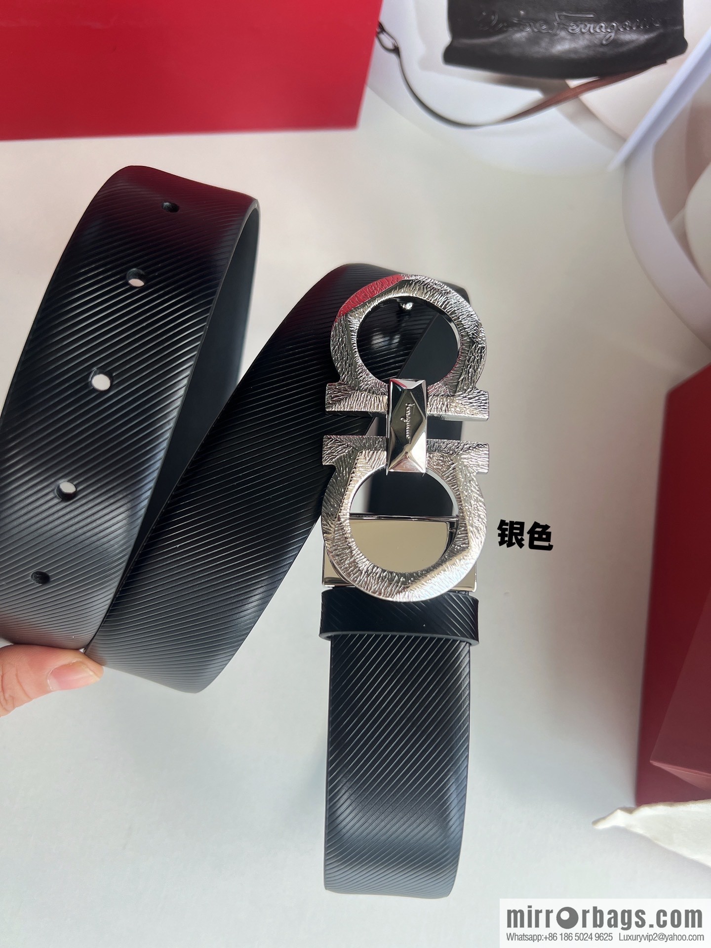 Ferragamo Ferragamo, first layer cowhide embossed pattern Gancini pattern metal buckle men's 3.5cm belt