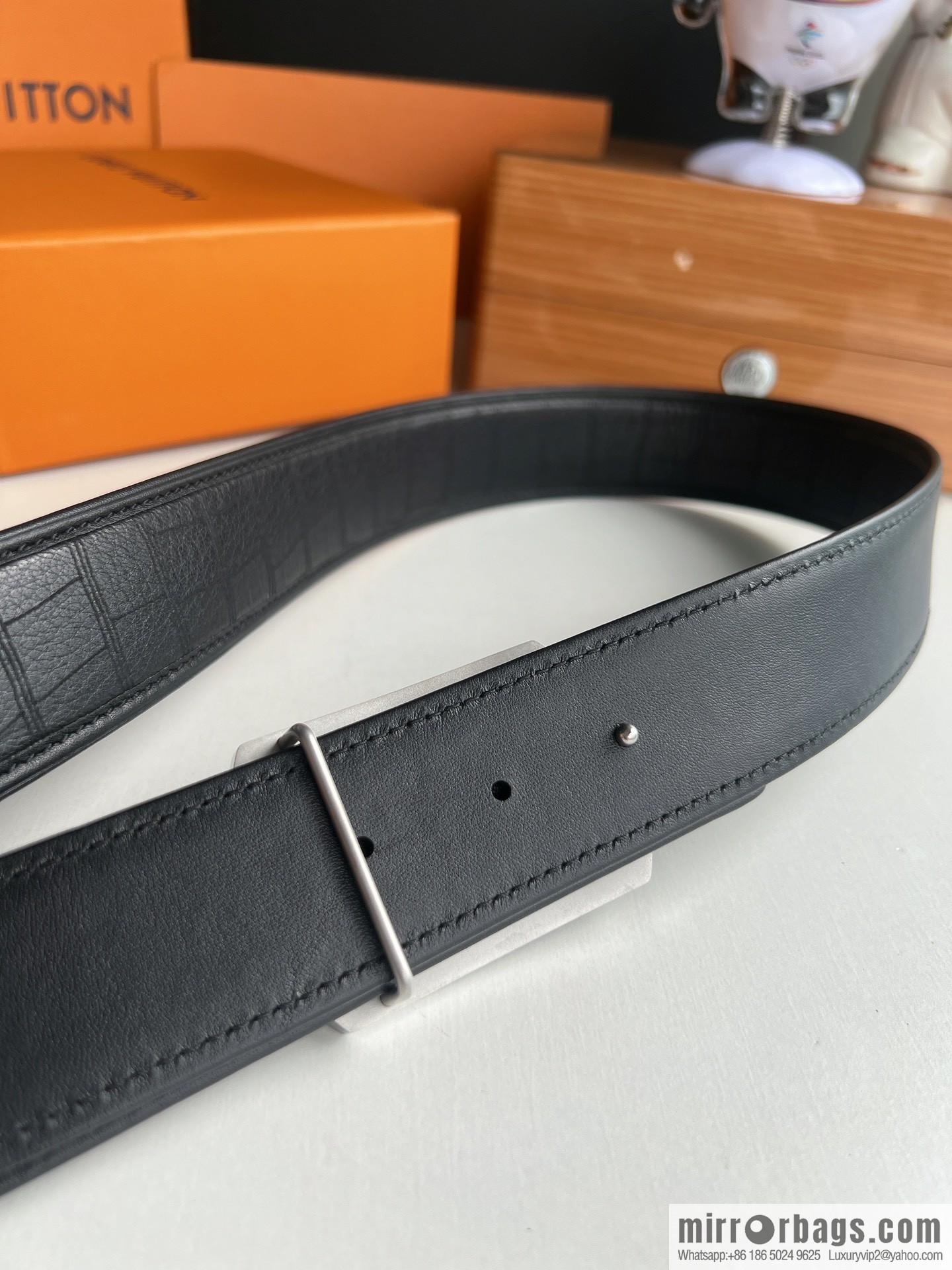 LV/Louis Vuitton, metal buckle solid steel resin craft inlaid men's 4.0 belt