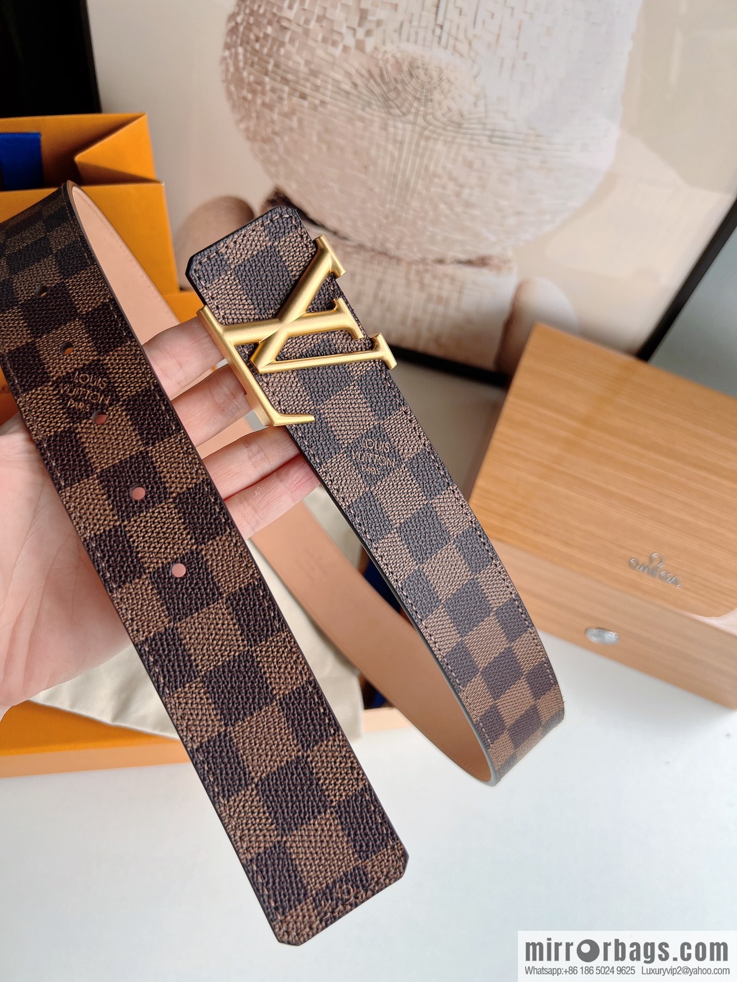 LV/Louis Vuitton, imported leather with Monogram's unique printed 40mm men's belt printed on the surface