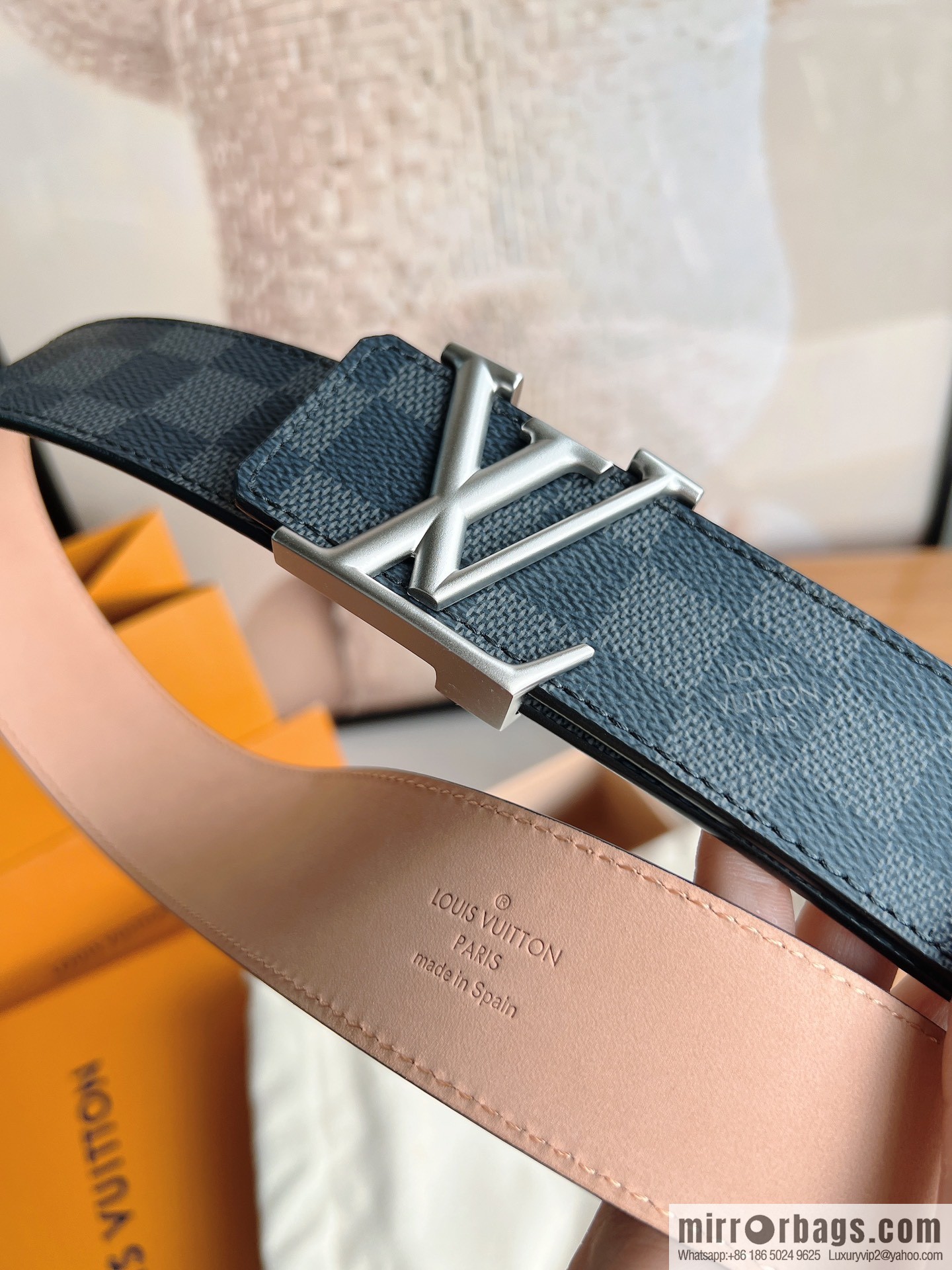 LV/Louis Vuitton, imported leather with Monogram's unique printed 40mm men's belt printed on the surface