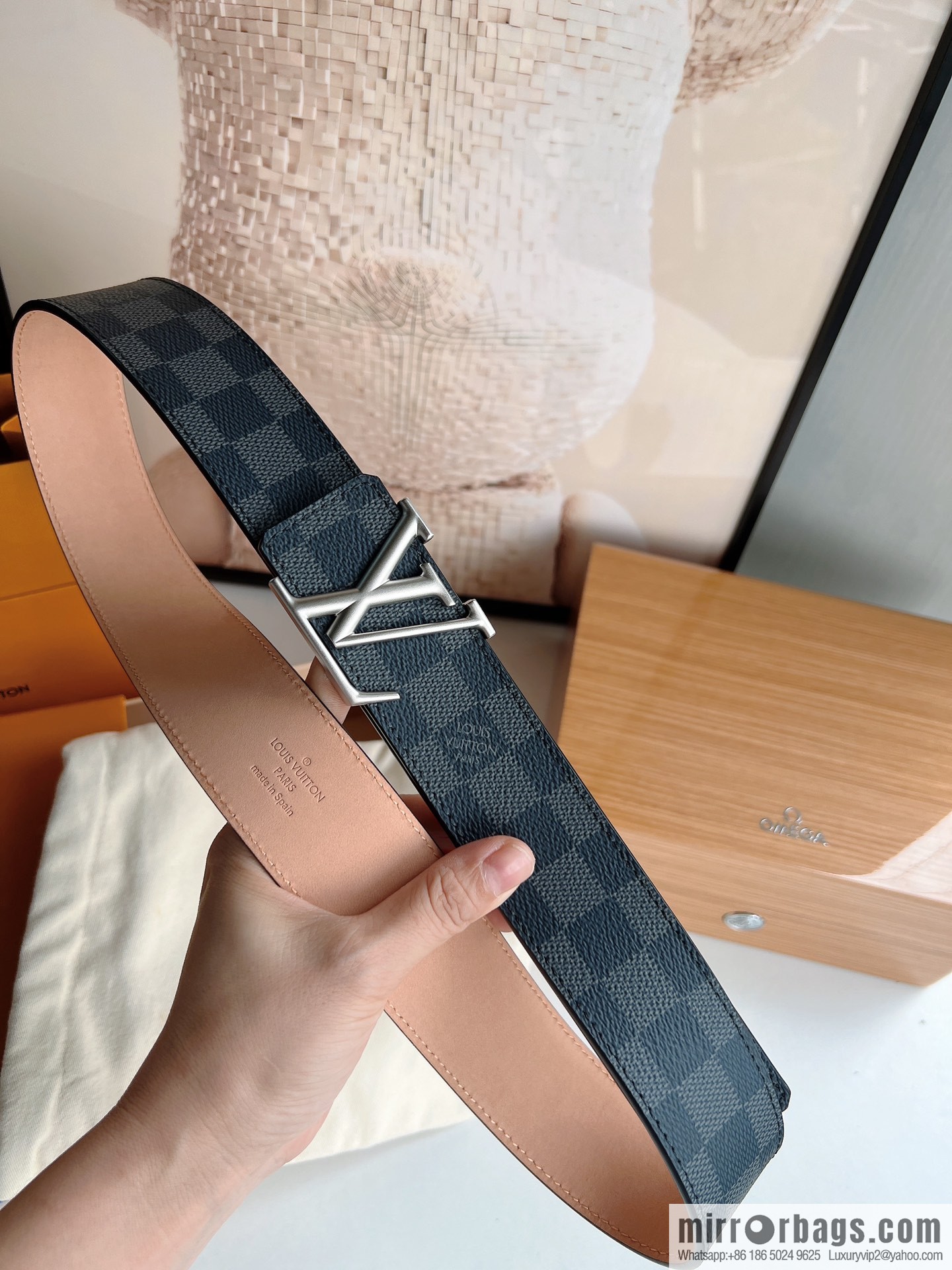 LV/Louis Vuitton, imported leather with Monogram's unique printed 40mm men's belt printed on the surface